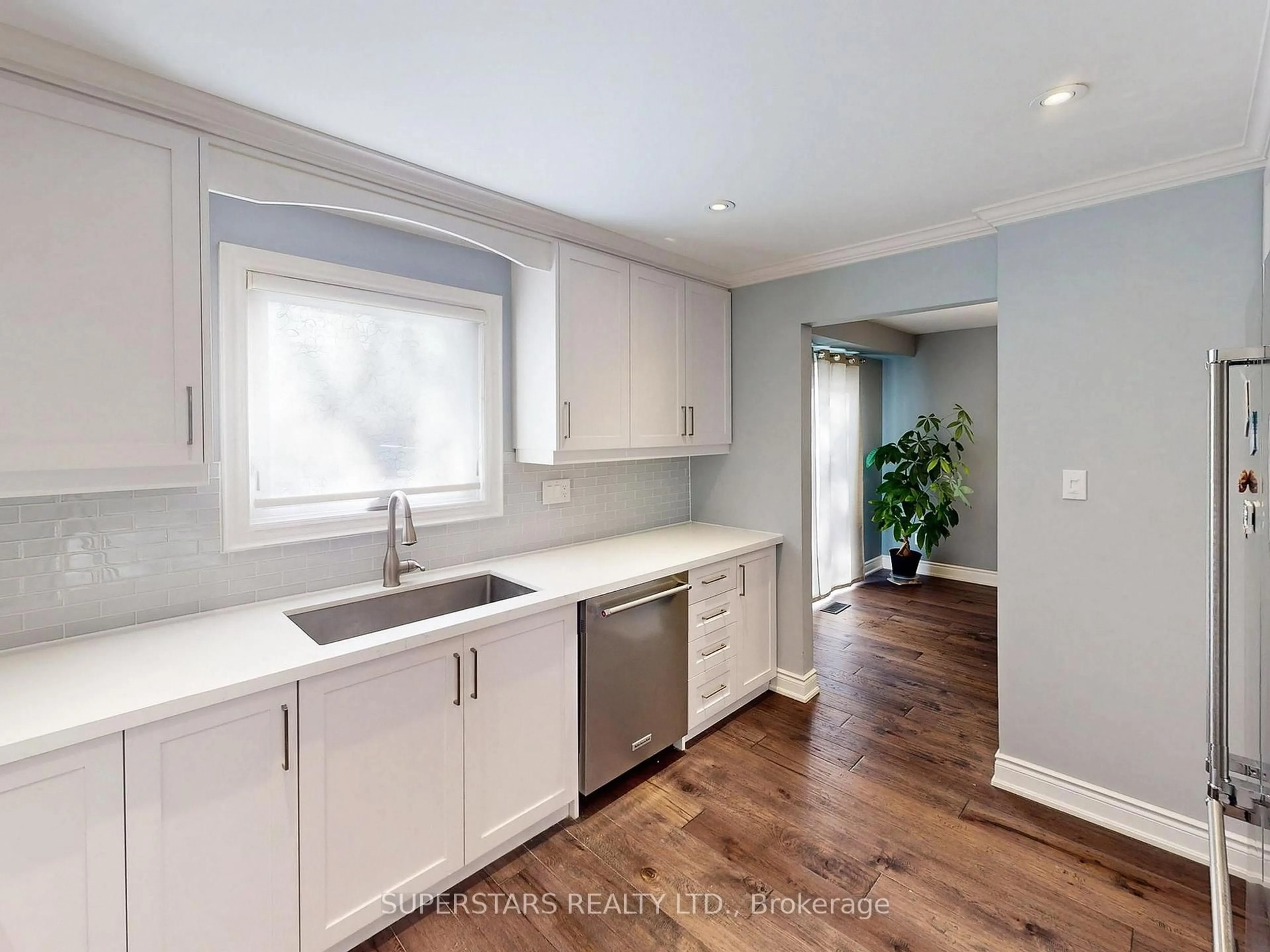 Open concept kitchen, unknown for 6480 Tisler Cres, Mississauga Ontario L5N 3G7