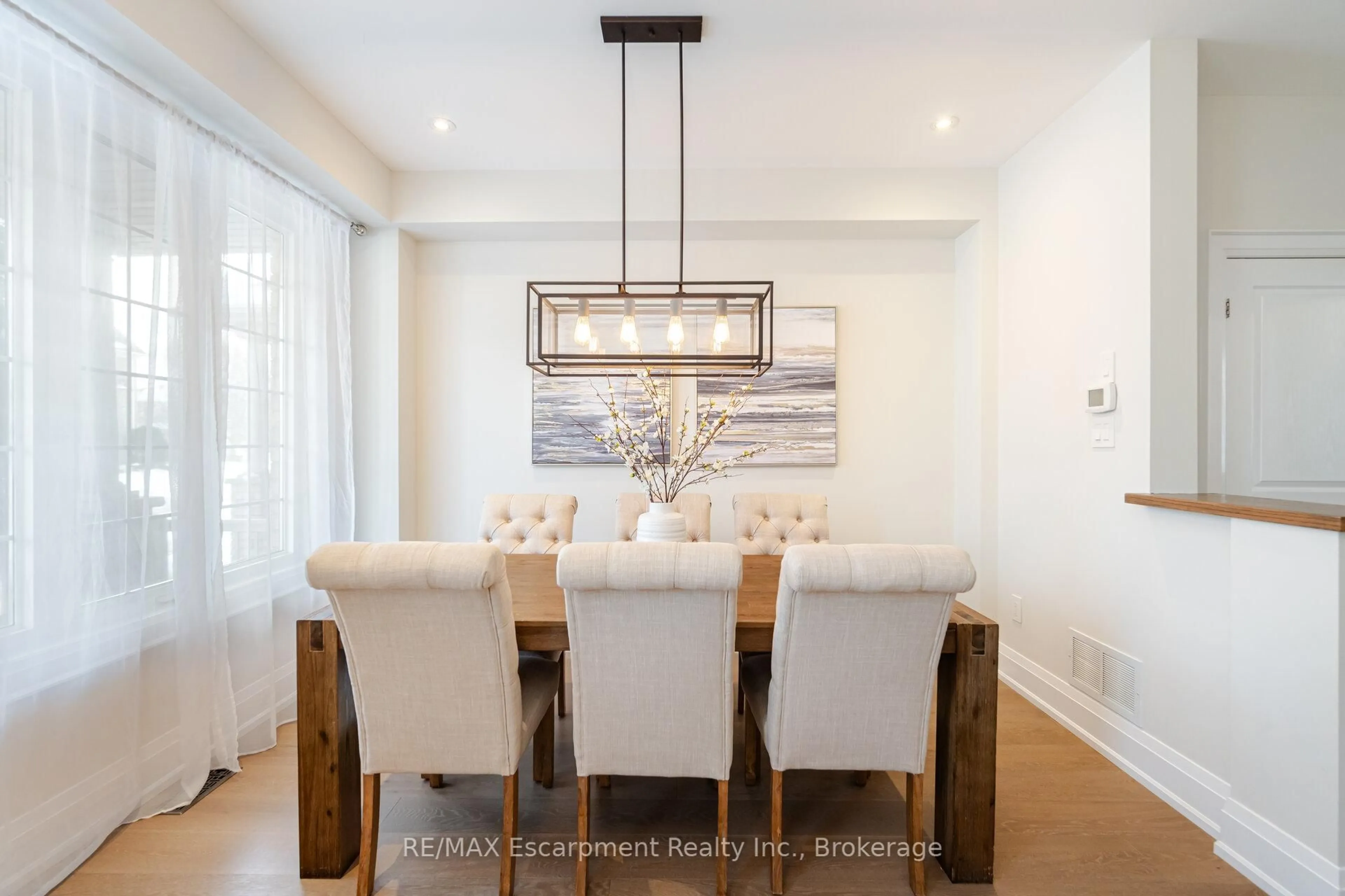 Dining room, wood/laminate floor for 3430 Hayhurst Cres, Oakville Ontario L6L 6W9