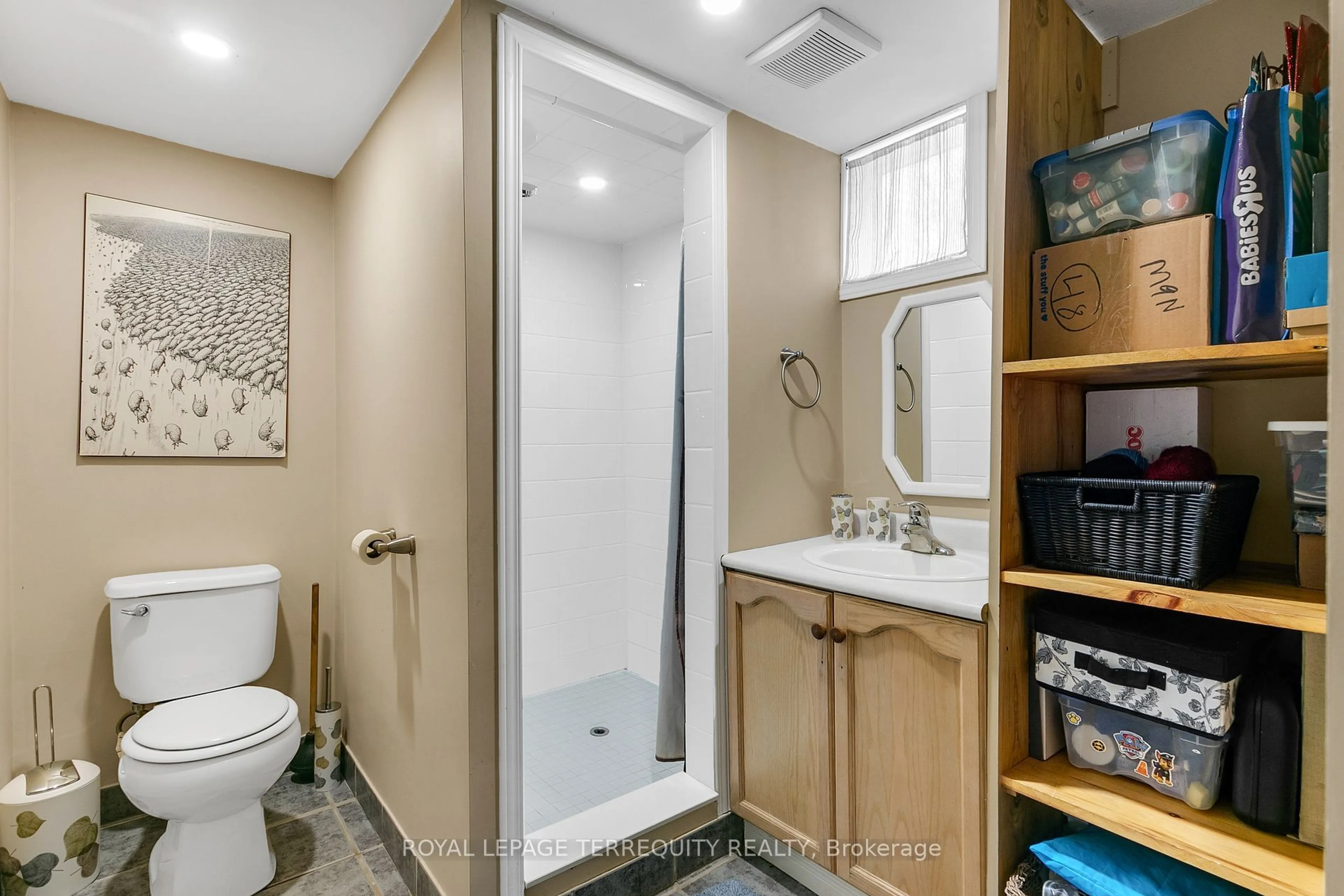 Standard bathroom, ceramic/tile floor for 51 Joseph St, Toronto Ontario M9N 2H9