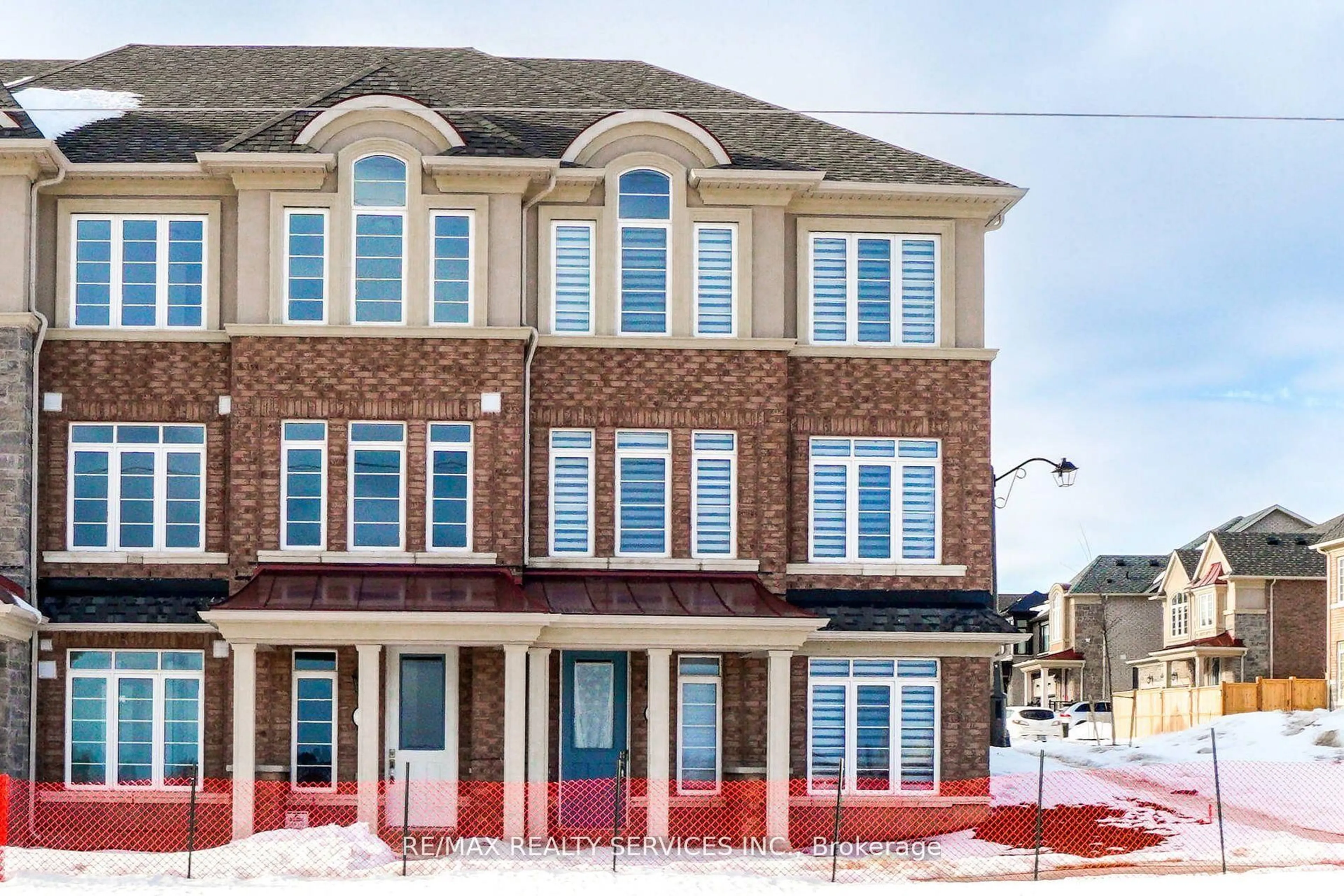 Home with brick exterior material, street for 11 Burnhamthorpe Rd, Oakville Ontario L6H 3P9