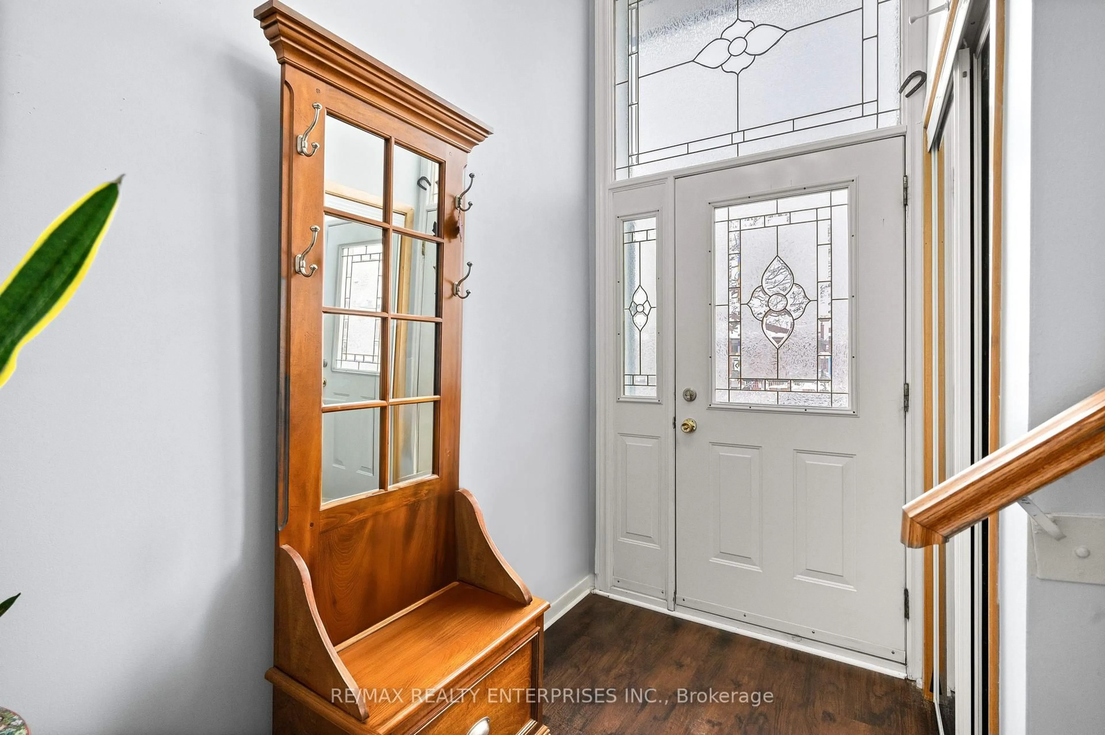 Indoor entryway for 182 Firgrove Cres, Toronto Ontario M3N 1K6