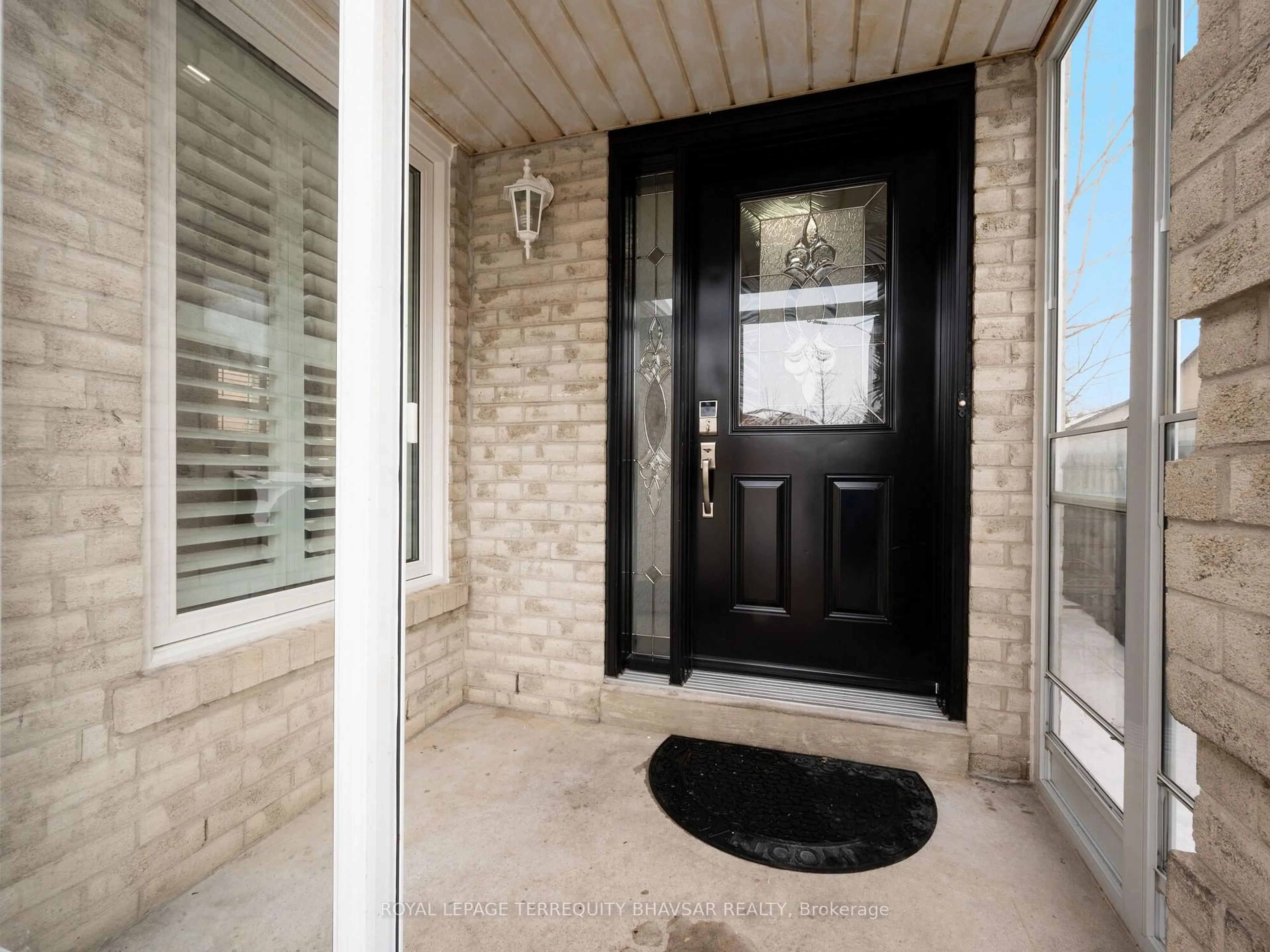 Indoor entryway for 3118 Shadetree Dr, Mississauga Ontario L5N 6P3