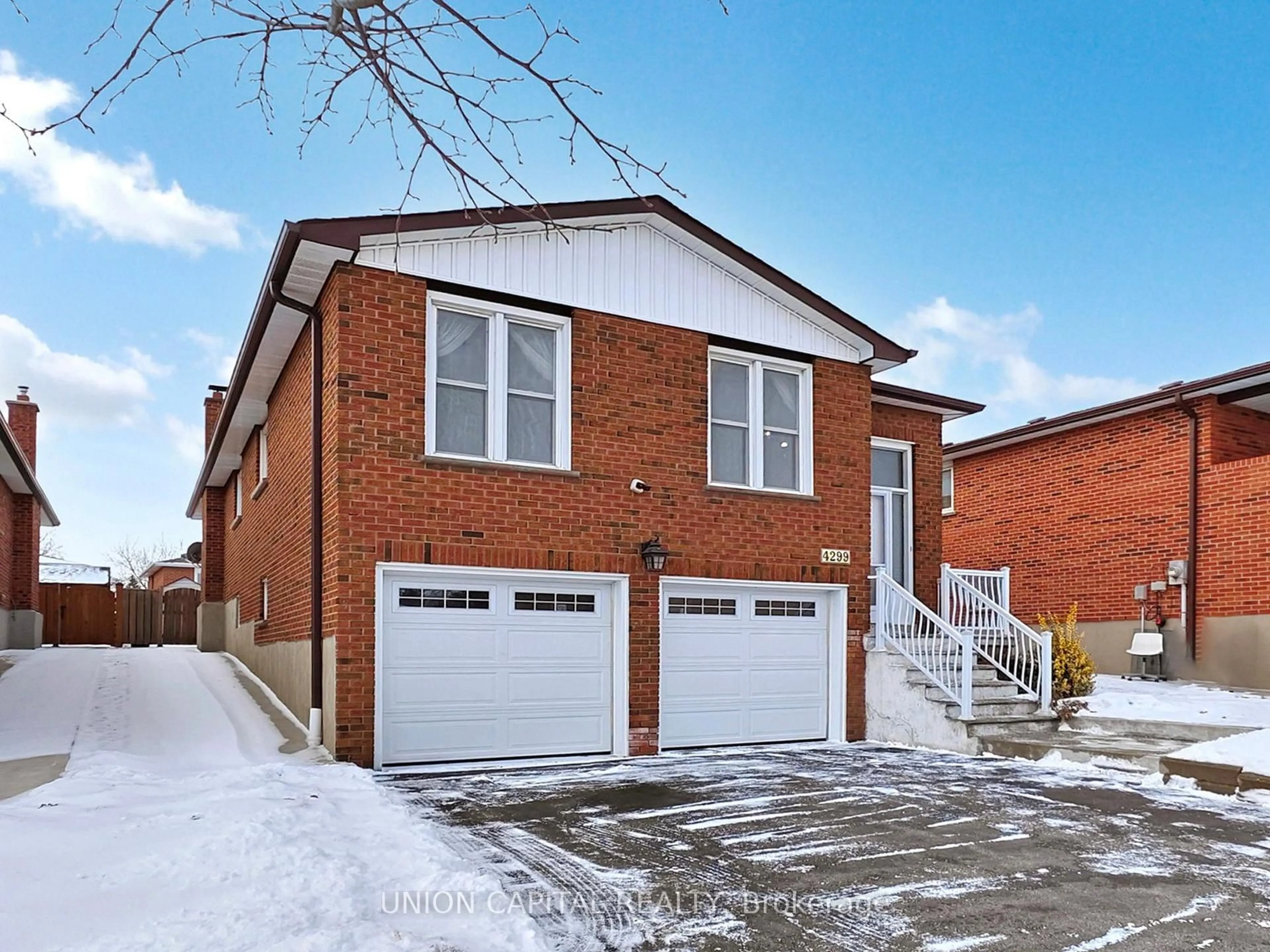 Home with brick exterior material, street for 4299 Alta Crt, Mississauga Ontario L4Z 1N6