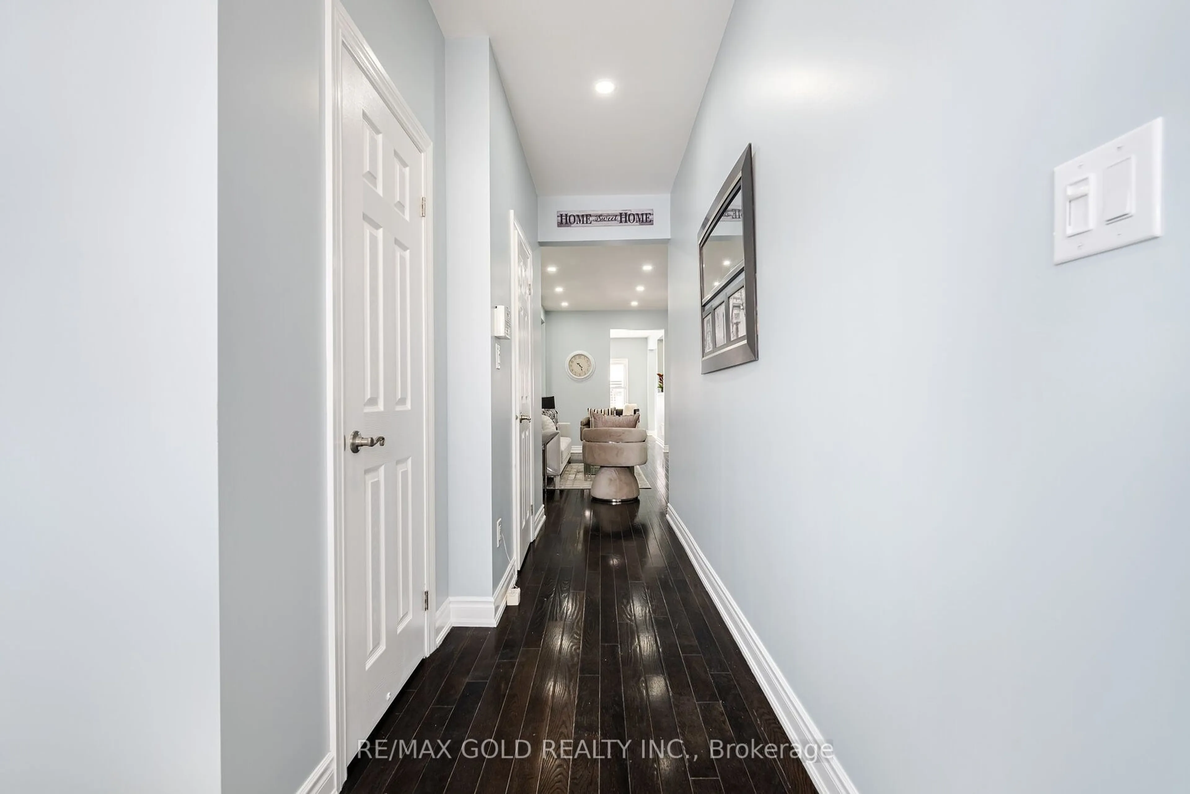 Indoor entryway for 210 Brussels Ave, Brampton Ontario L6Z 0B6