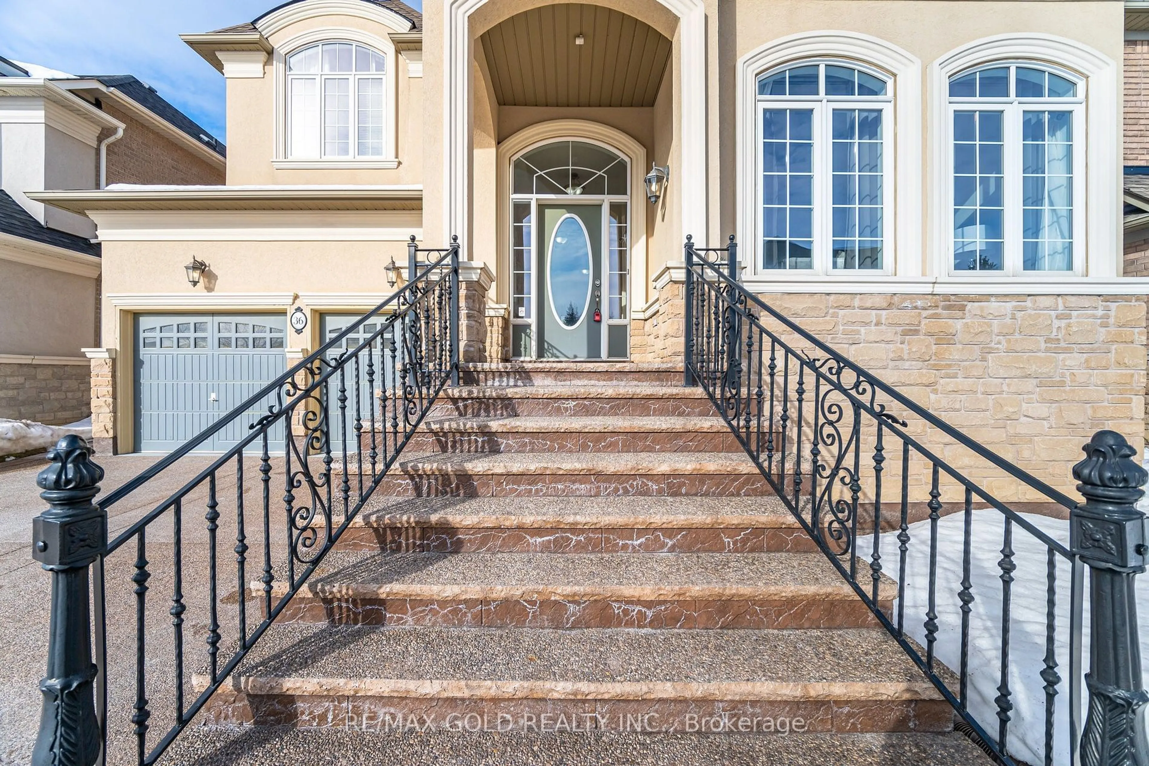 Stairs for 36 Hampton Springs Dr, Brampton Ontario L6P 2W3