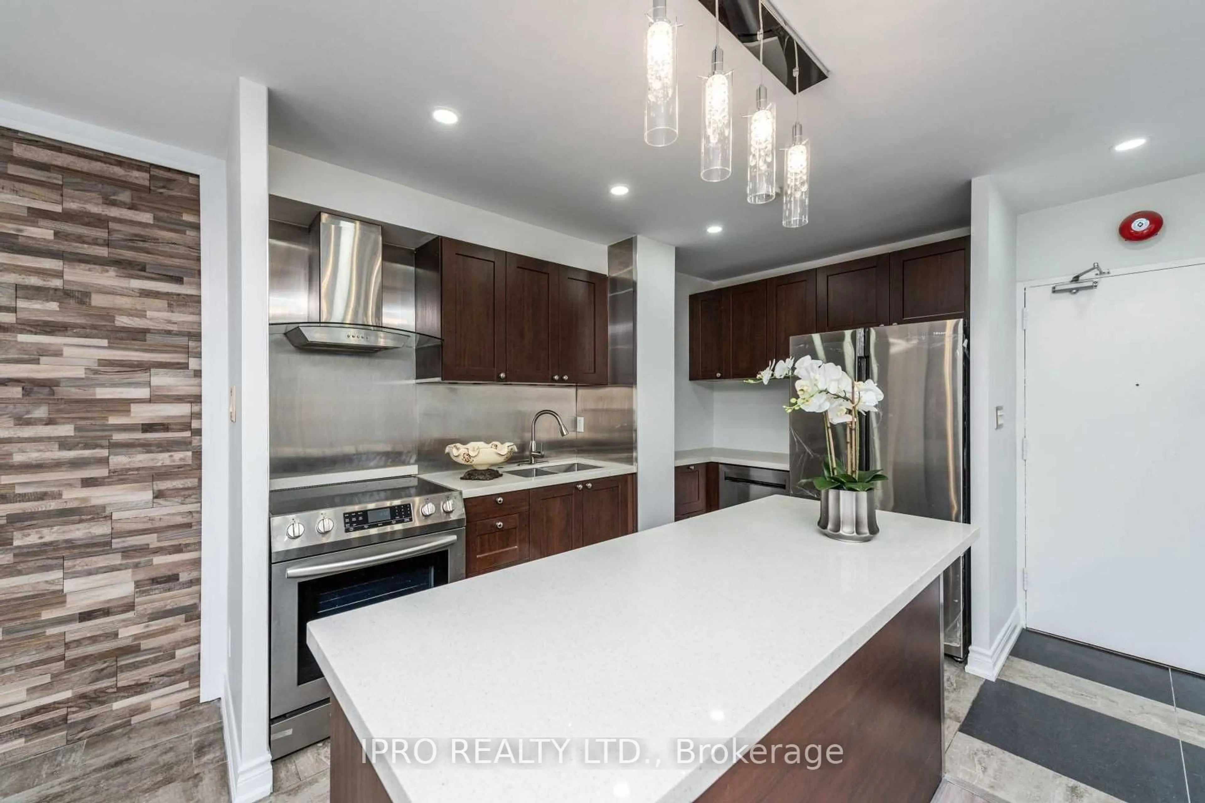 Contemporary kitchen, ceramic/tile floor for 1395 Williamsport Dr #357, Mississauga Ontario L4X 2T4