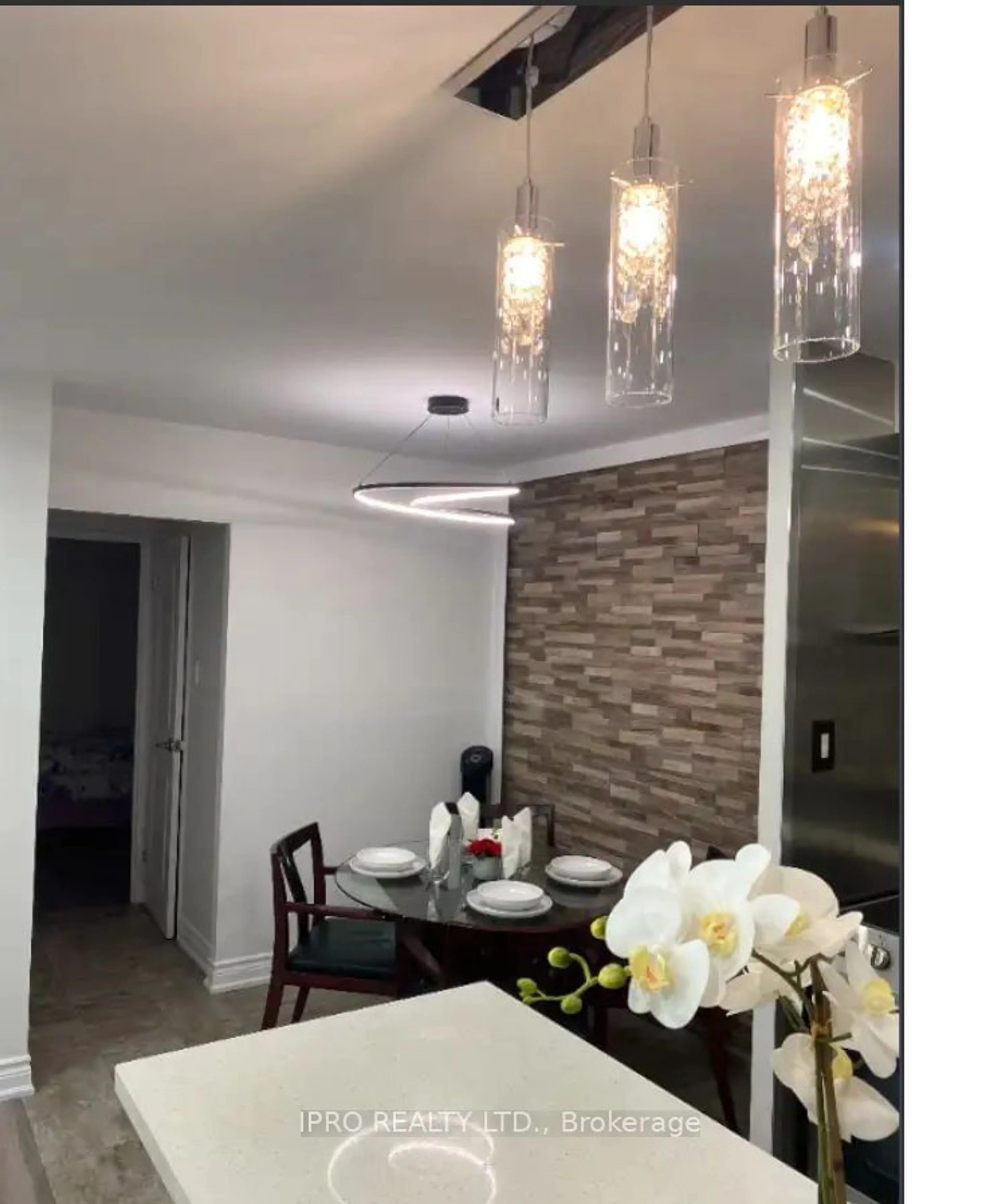 Dining room, ceramic/tile floor for 1395 Williamsport Dr #357, Mississauga Ontario L4X 2T4