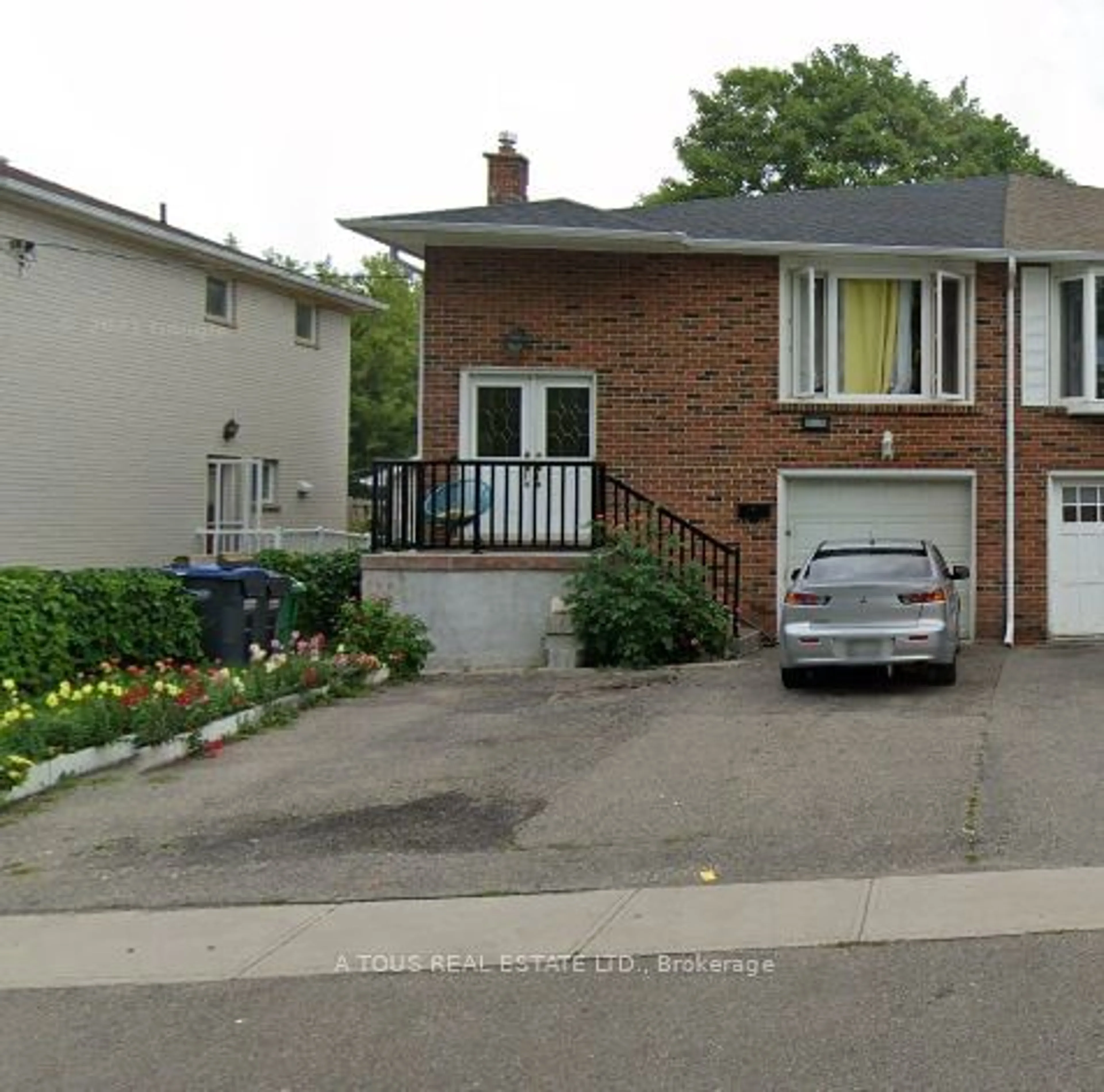 A pic from outside/outdoor area/front of a property/back of a property/a pic from drone, street for B-17 Hillcrest Ave, Brampton Ontario L6W 1Y7