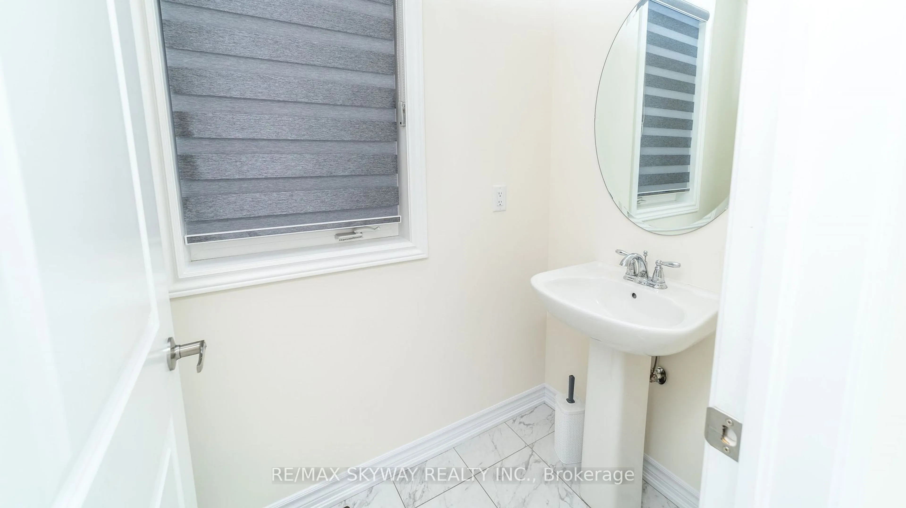 Standard bathroom, ceramic/tile floor for 15 Neil Prom, Caledon Ontario L7C 4H6