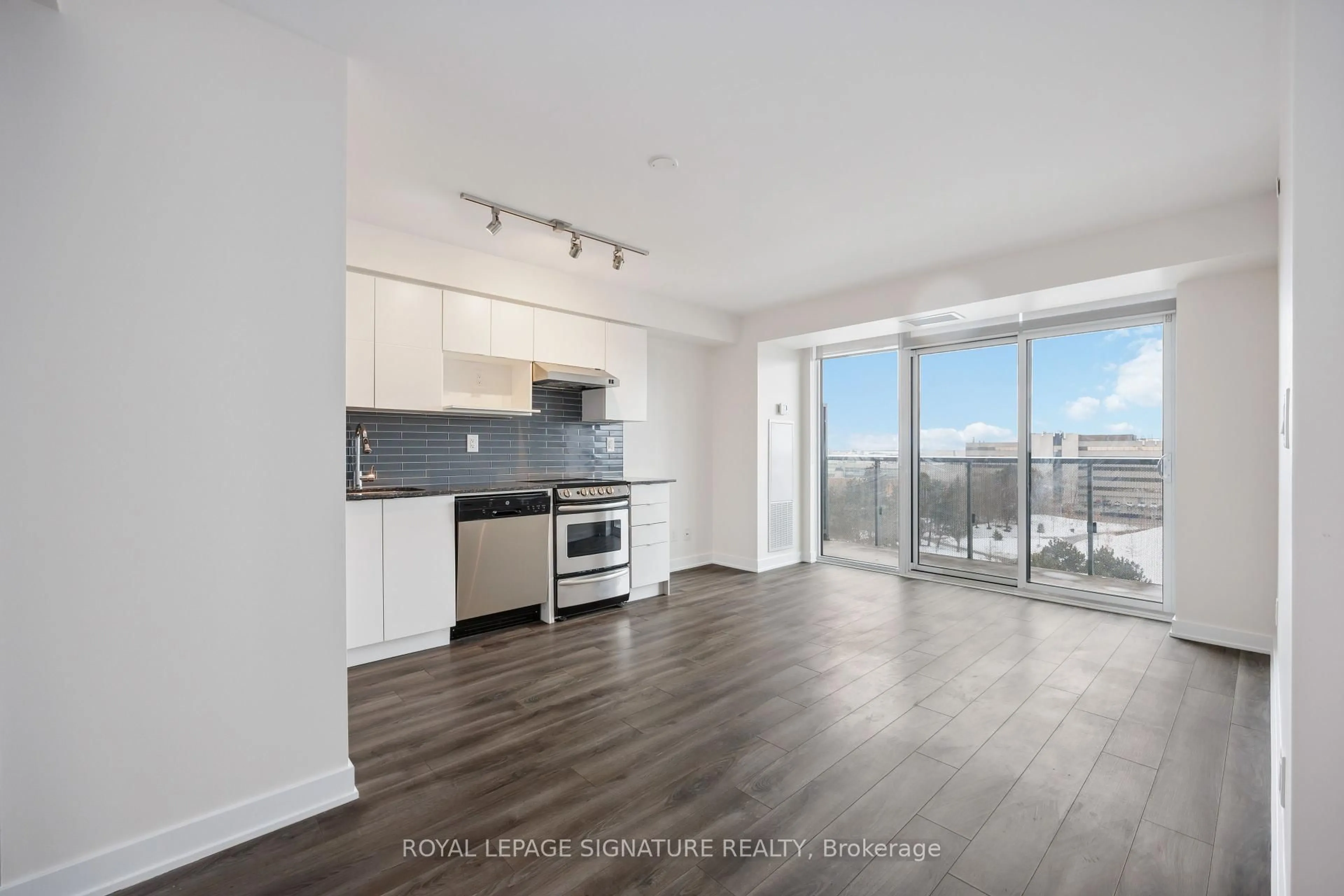 Open concept kitchen, wood/laminate floor for 160 Flemington Rd #906, Toronto Ontario M6A 0A9