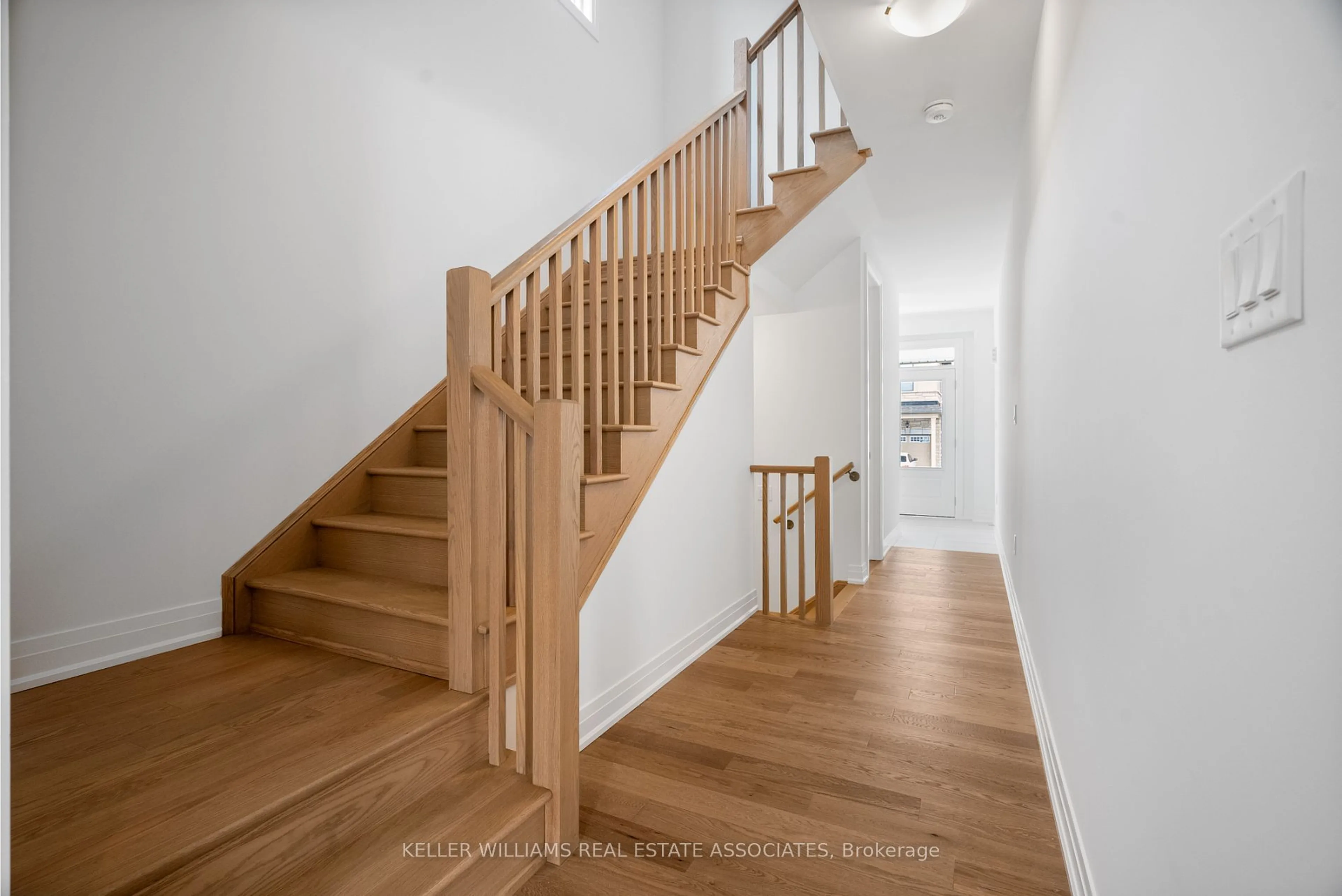 Stairs for 14 Aster Woods Dr, Caledon Ontario L7C 4N8