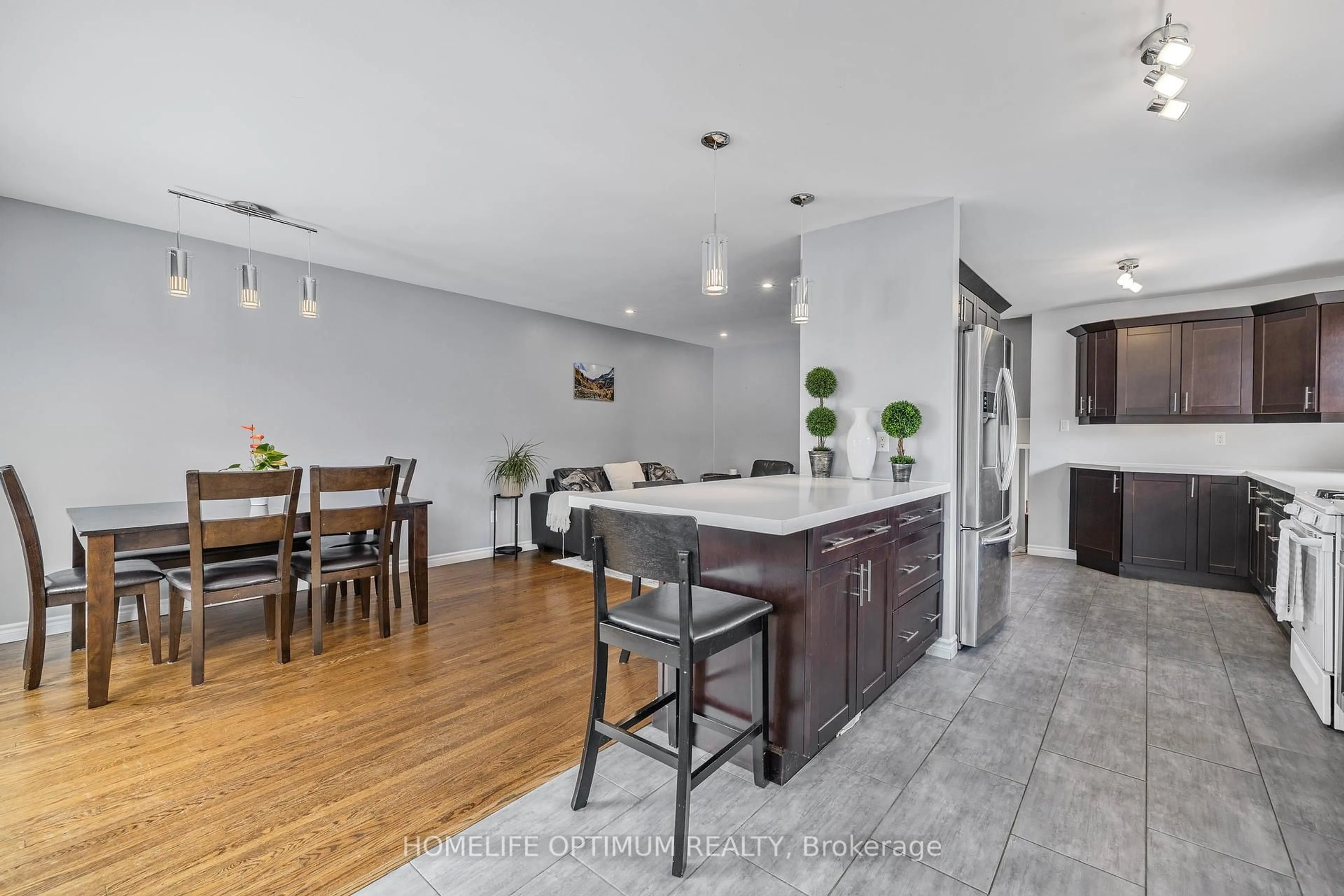 Open concept kitchen, unknown for 753 Greenore Rd, Mississauga Ontario L4Y 2V5