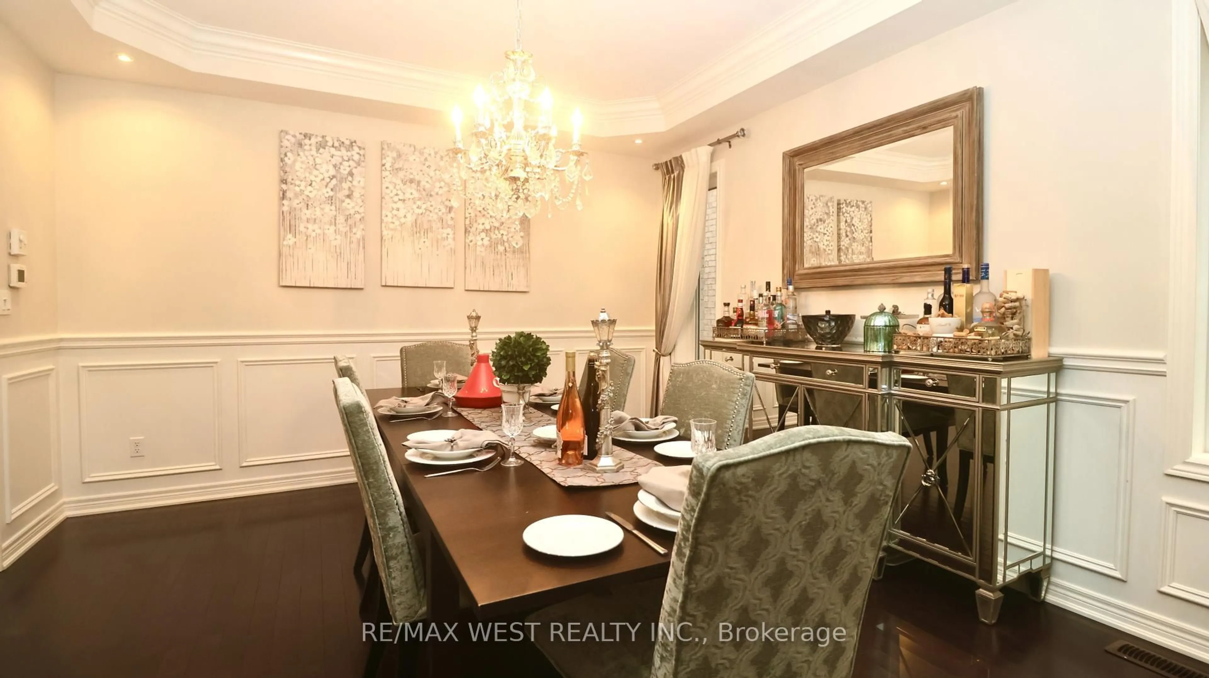 Dining room, wood/laminate floor for 418 Hidden Trail Circ, Oakville Ontario L6J 0N7