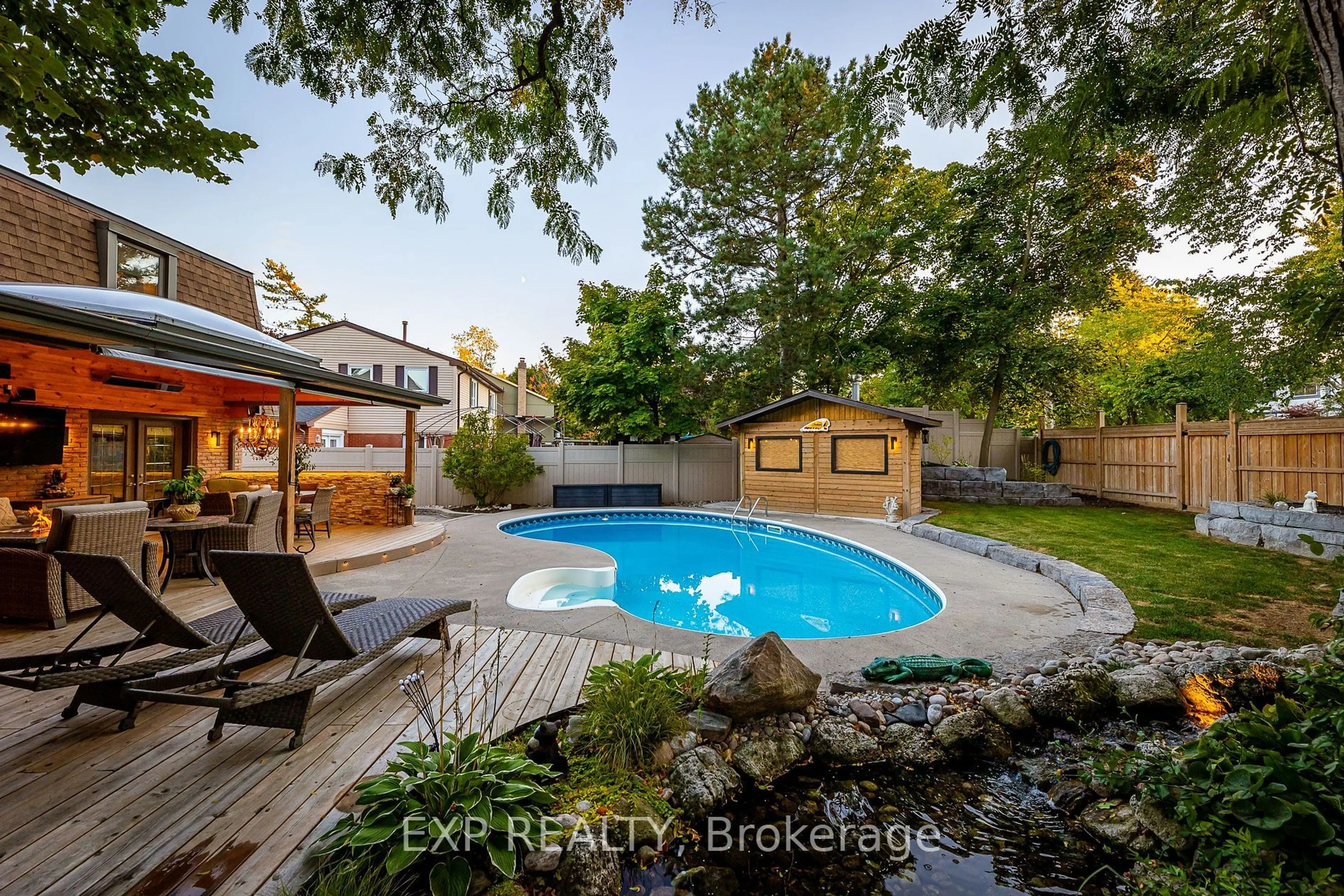 Pool for 6736 Barrisdale Dr, Mississauga Ontario L5N 2H4