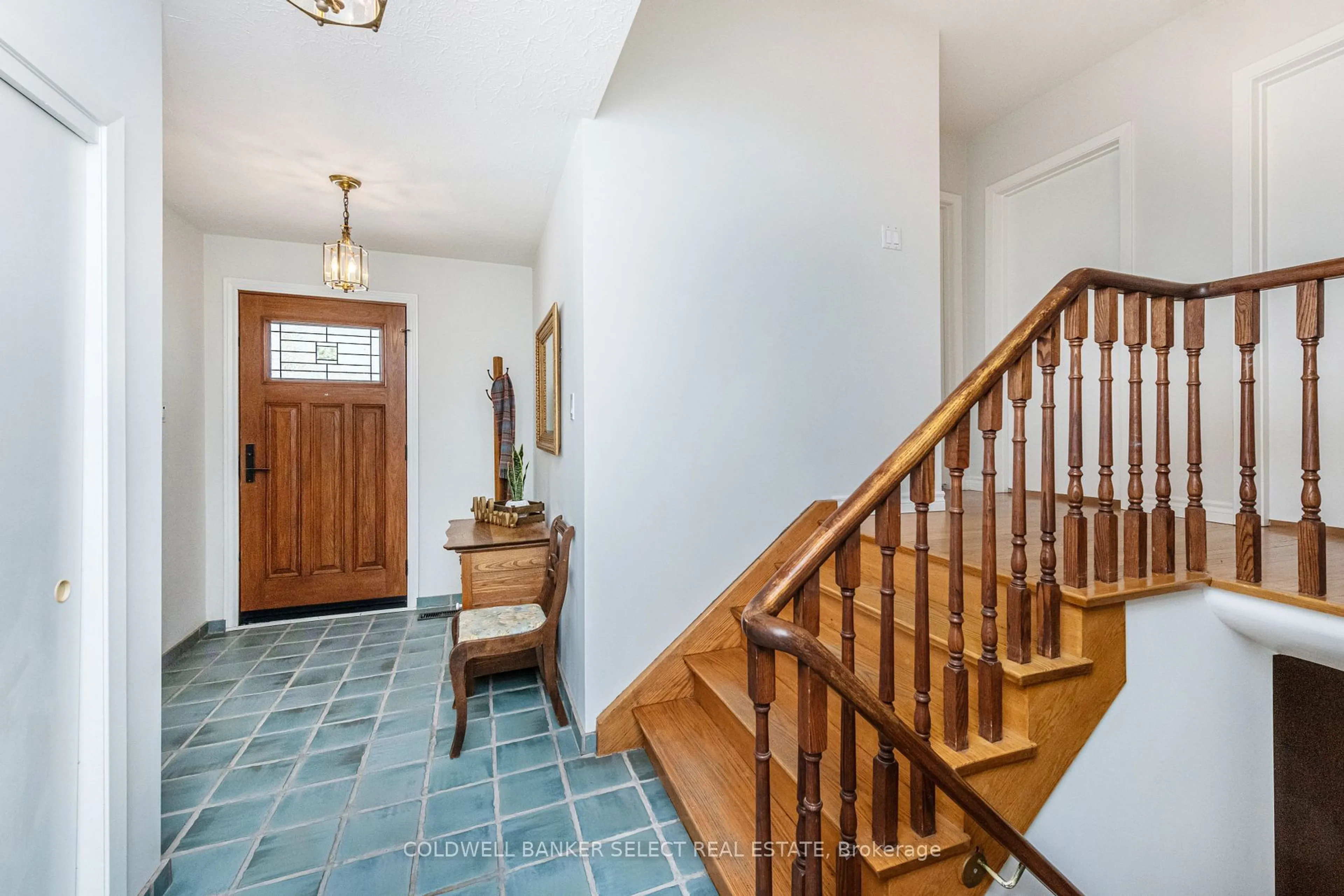 Indoor entryway for 17554 Mt Hope Rd, Caledon Ontario L7E 3L1