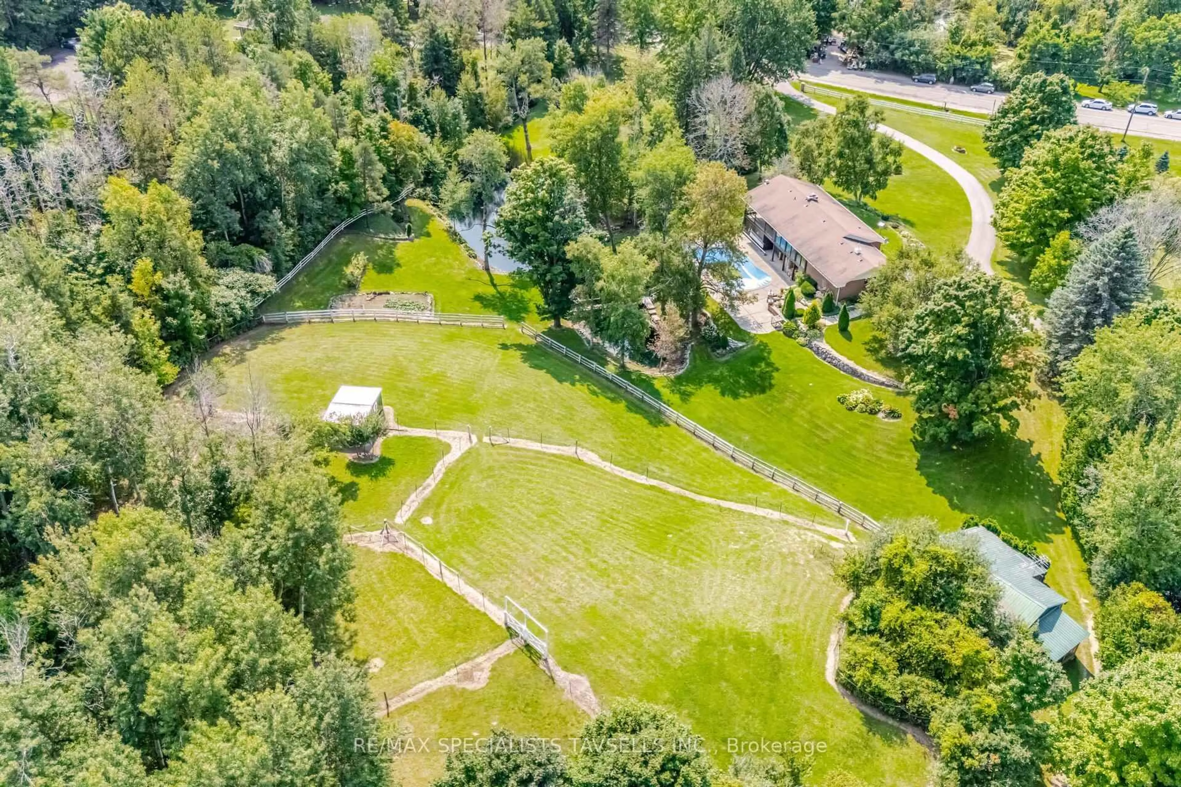 A pic from outside/outdoor area/front of a property/back of a property/a pic from drone, unknown for 16735 Mississauga Rd, Caledon Ontario L7K 1M8