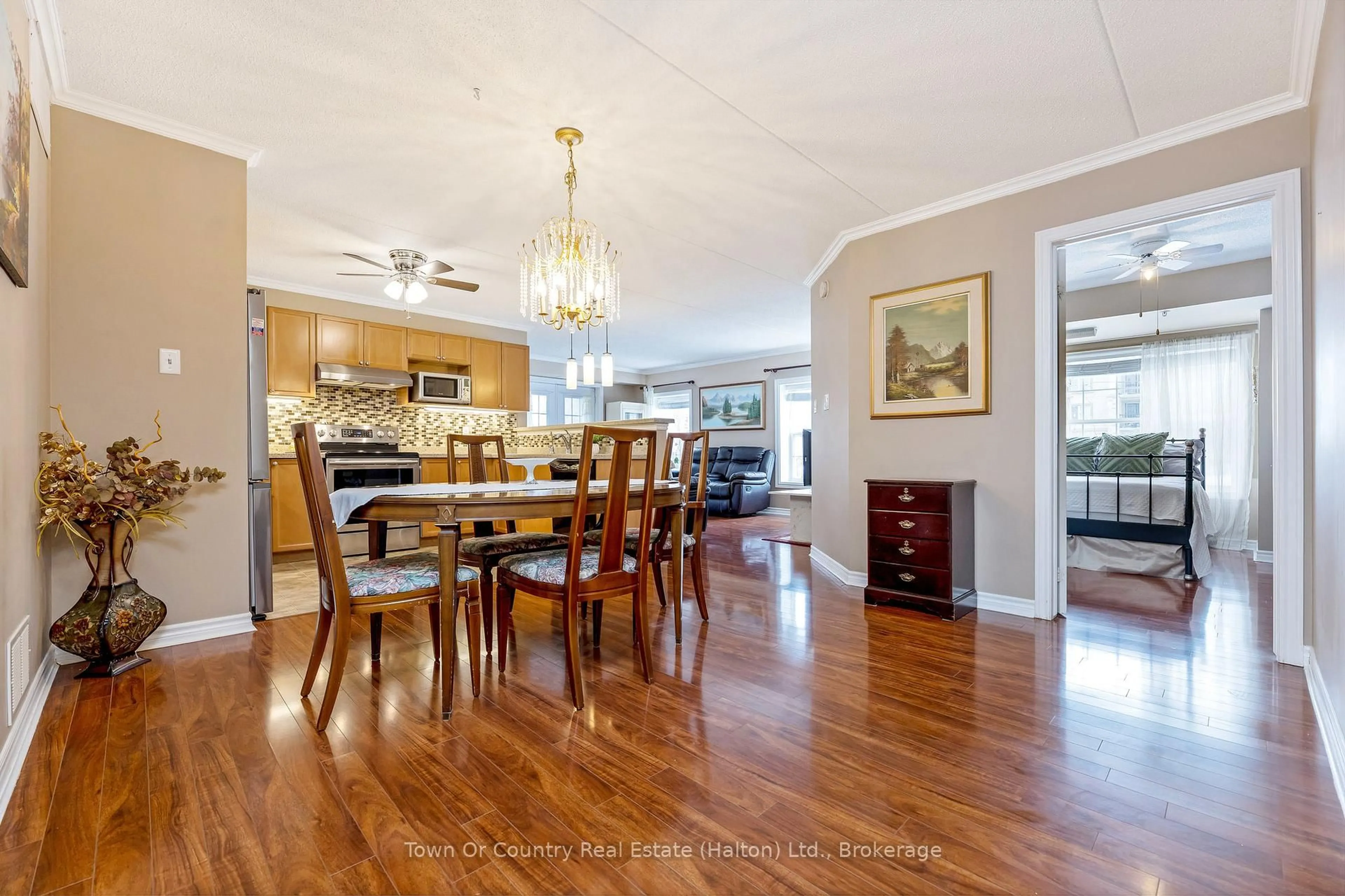 Dining room, wood/laminate floor for 1487 Maple Ave #114, Milton Ontario L9T 0B7