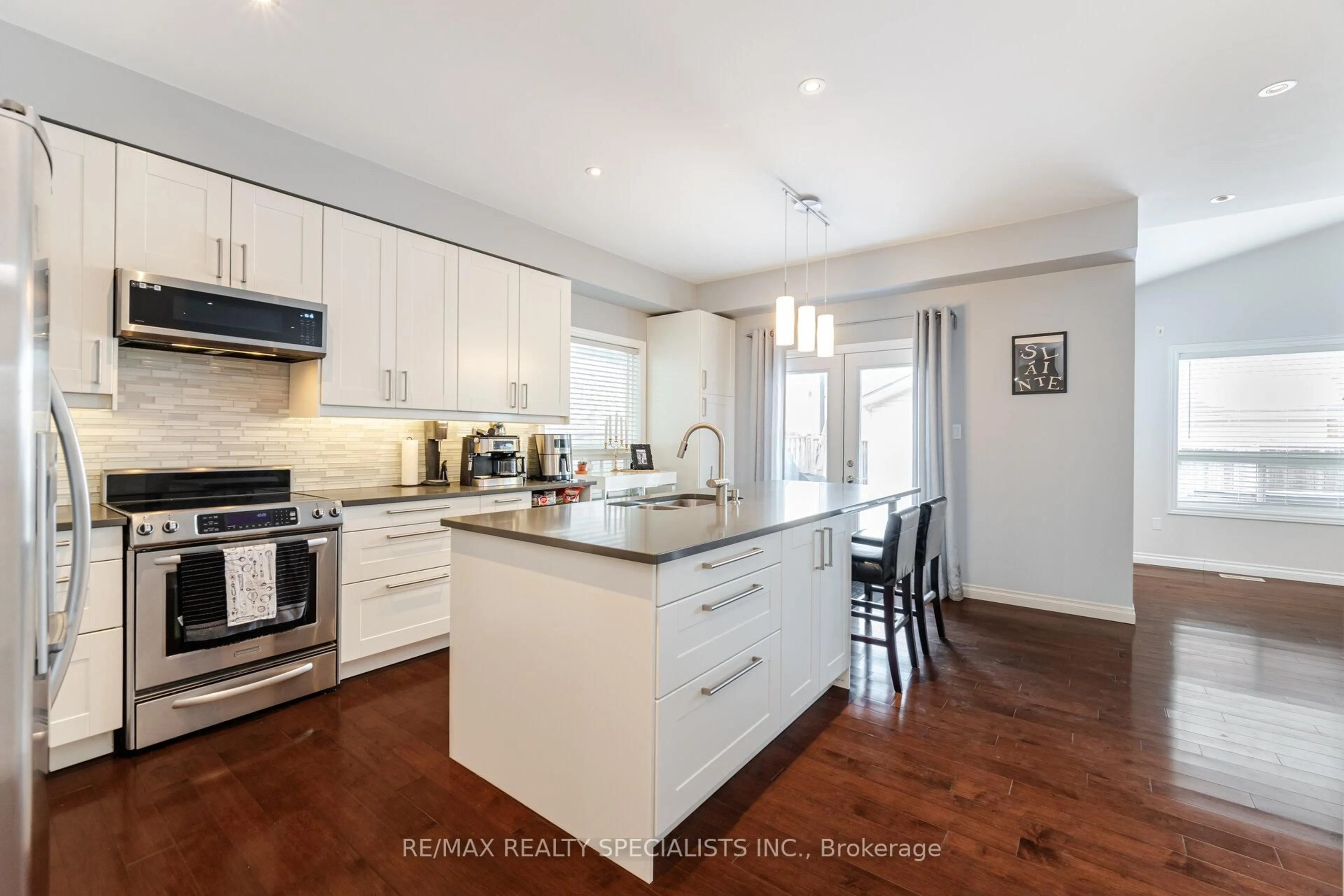 Open concept kitchen, unknown for 981 Kennedy Circ, Milton Ontario L9T 0C6