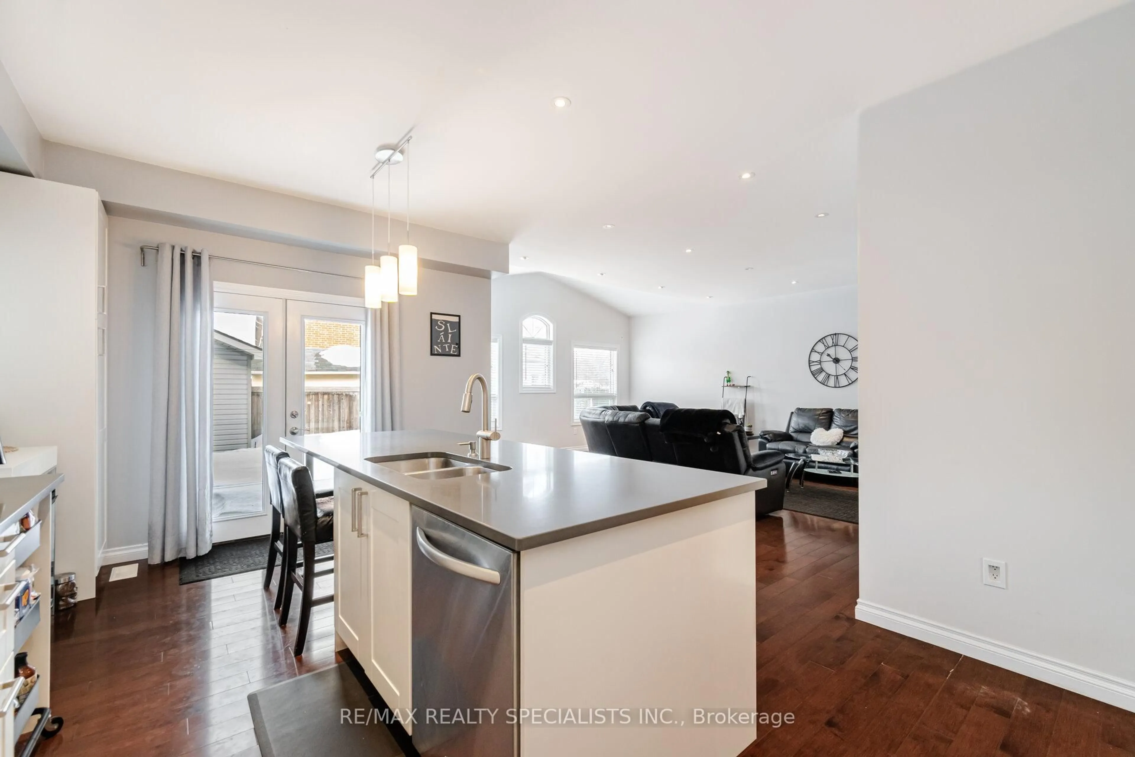 Open concept kitchen, unknown for 981 Kennedy Circ, Milton Ontario L9T 0C6