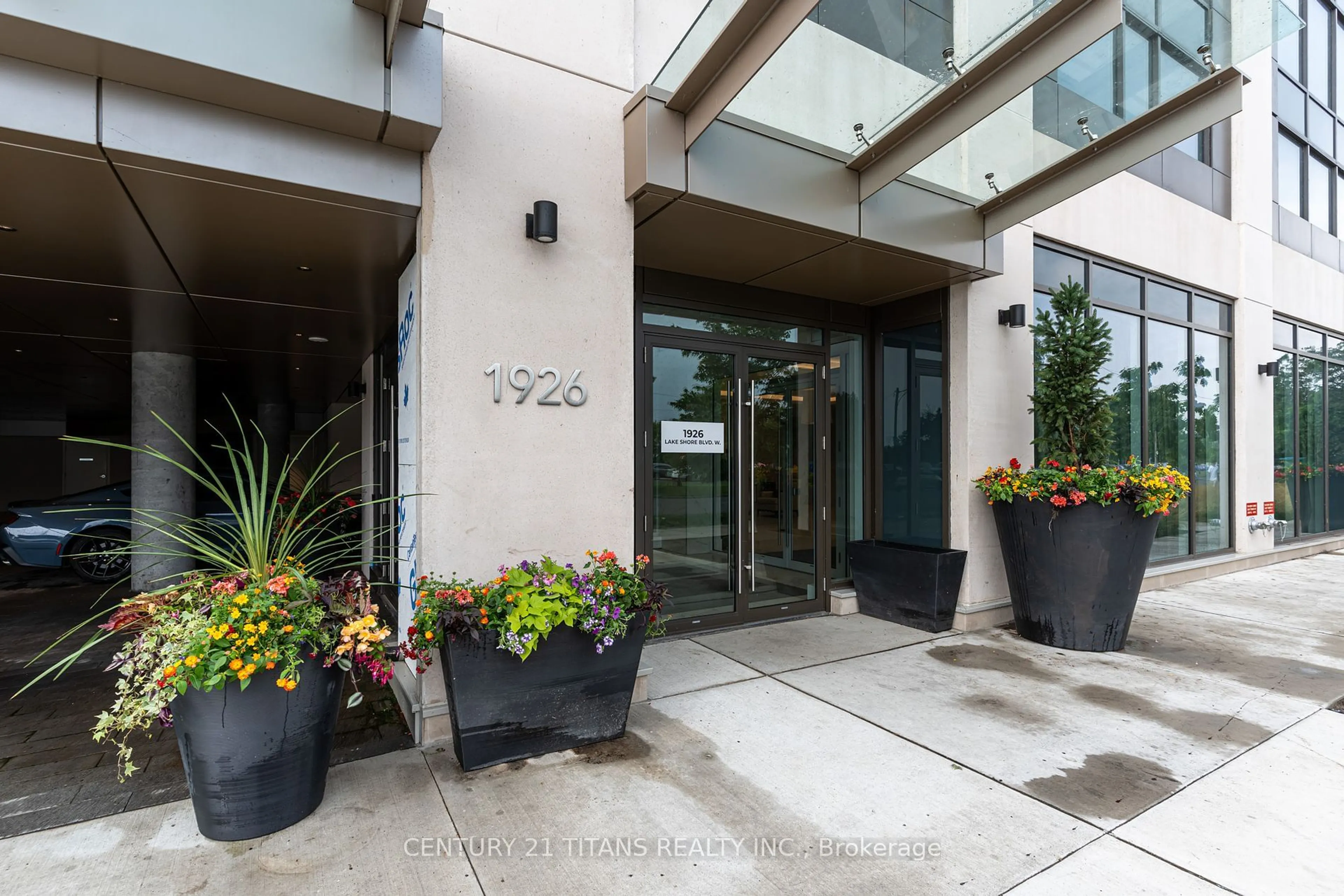 Indoor foyer for 1926 Lakeshore Blvd #4010, Toronto Ontario M6S 1A2