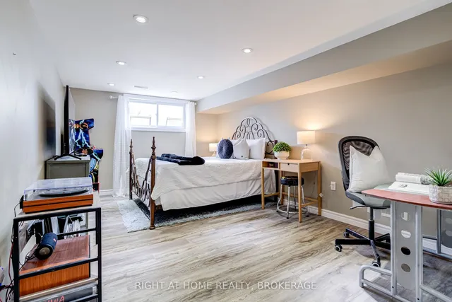 Additional property image - 703 Briar Cres