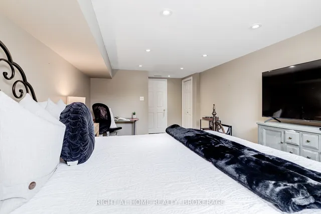 Additional property image - 703 Briar Cres