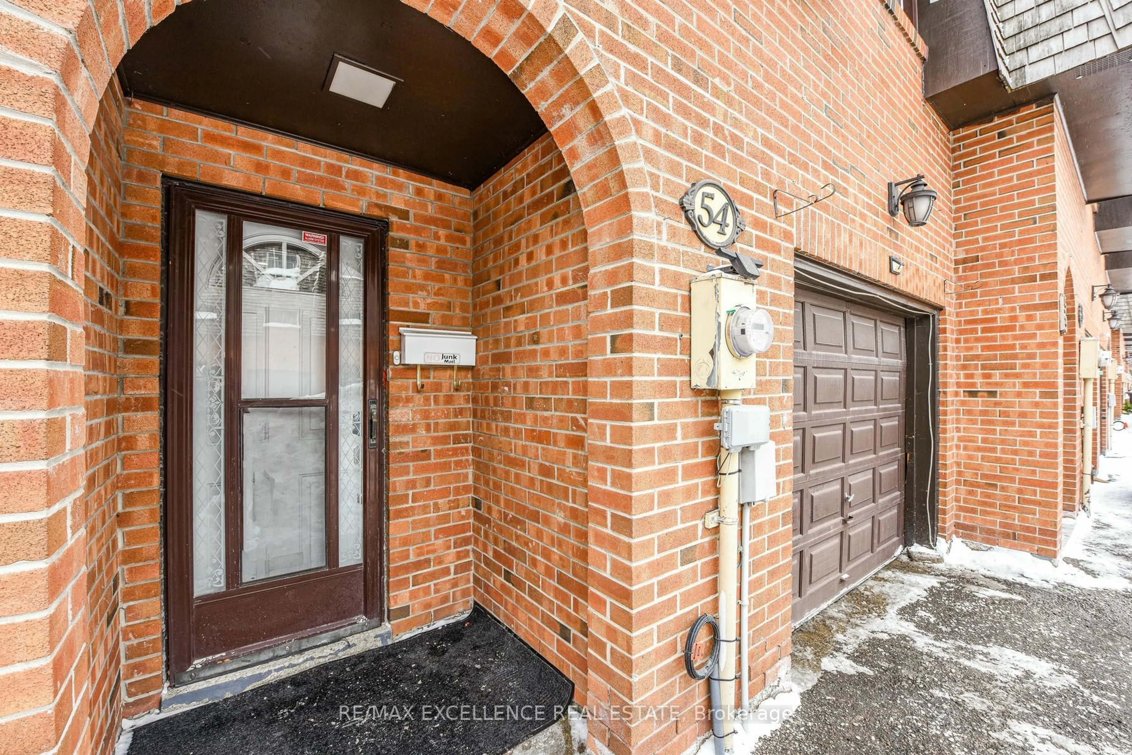 Indoor entryway for 54 Briar Path #10, Brampton Ontario L6T 2A3