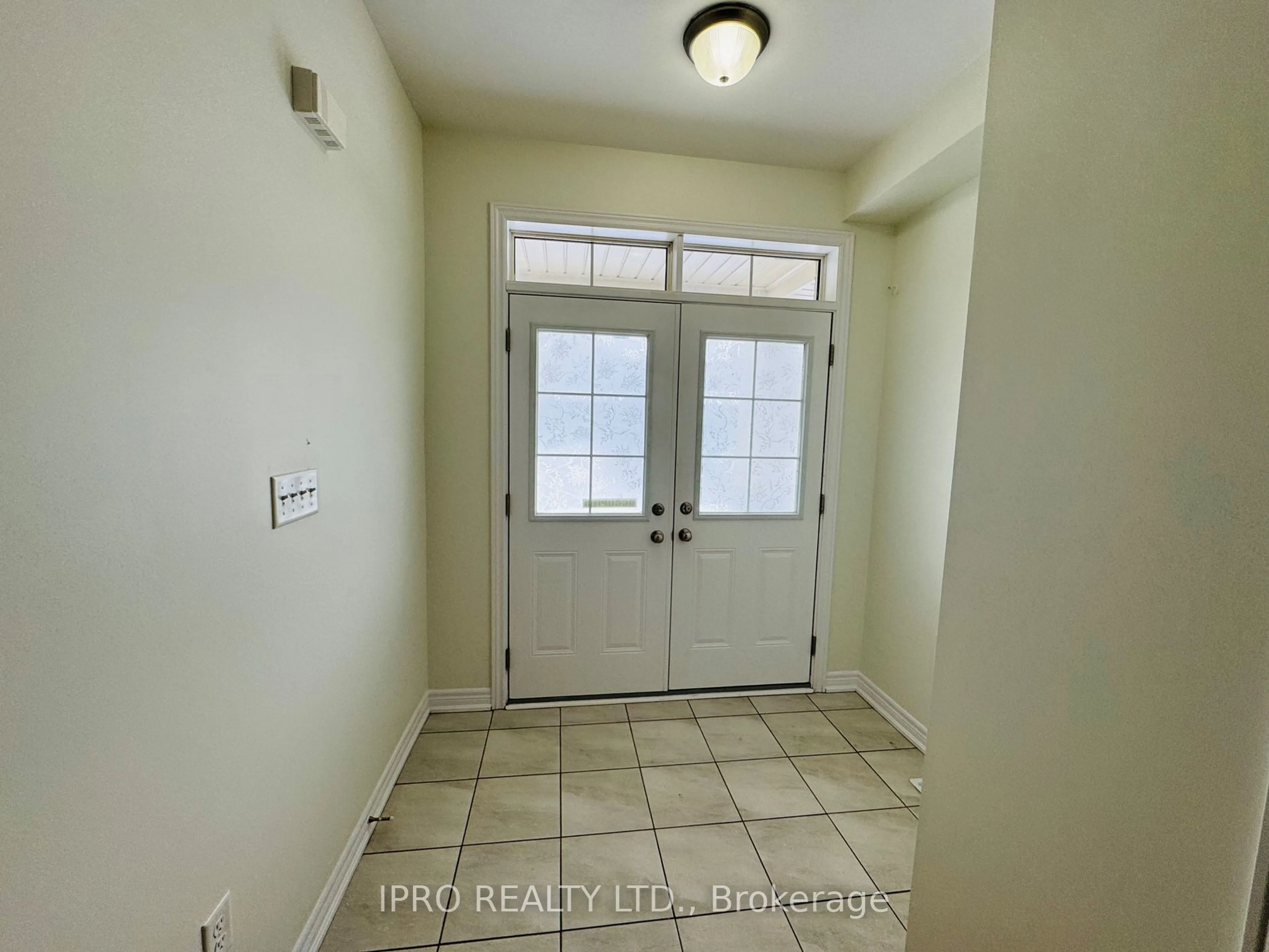 Indoor entryway for 51 Donald Stewart Rd, Brampton Ontario L7A 5J8