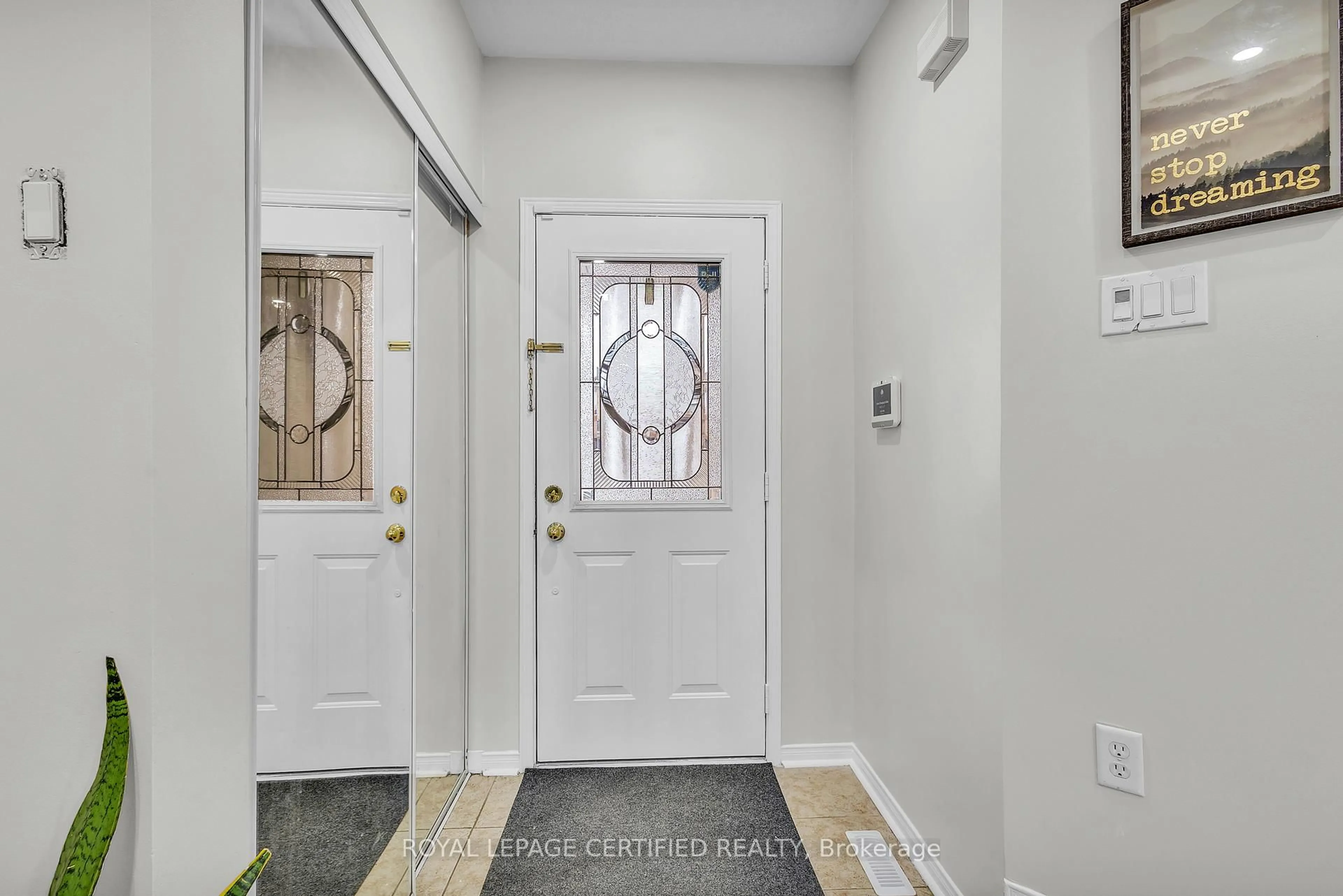 Indoor entryway for 18 Roadmaster Lane, Brampton Ontario L7A 3A9