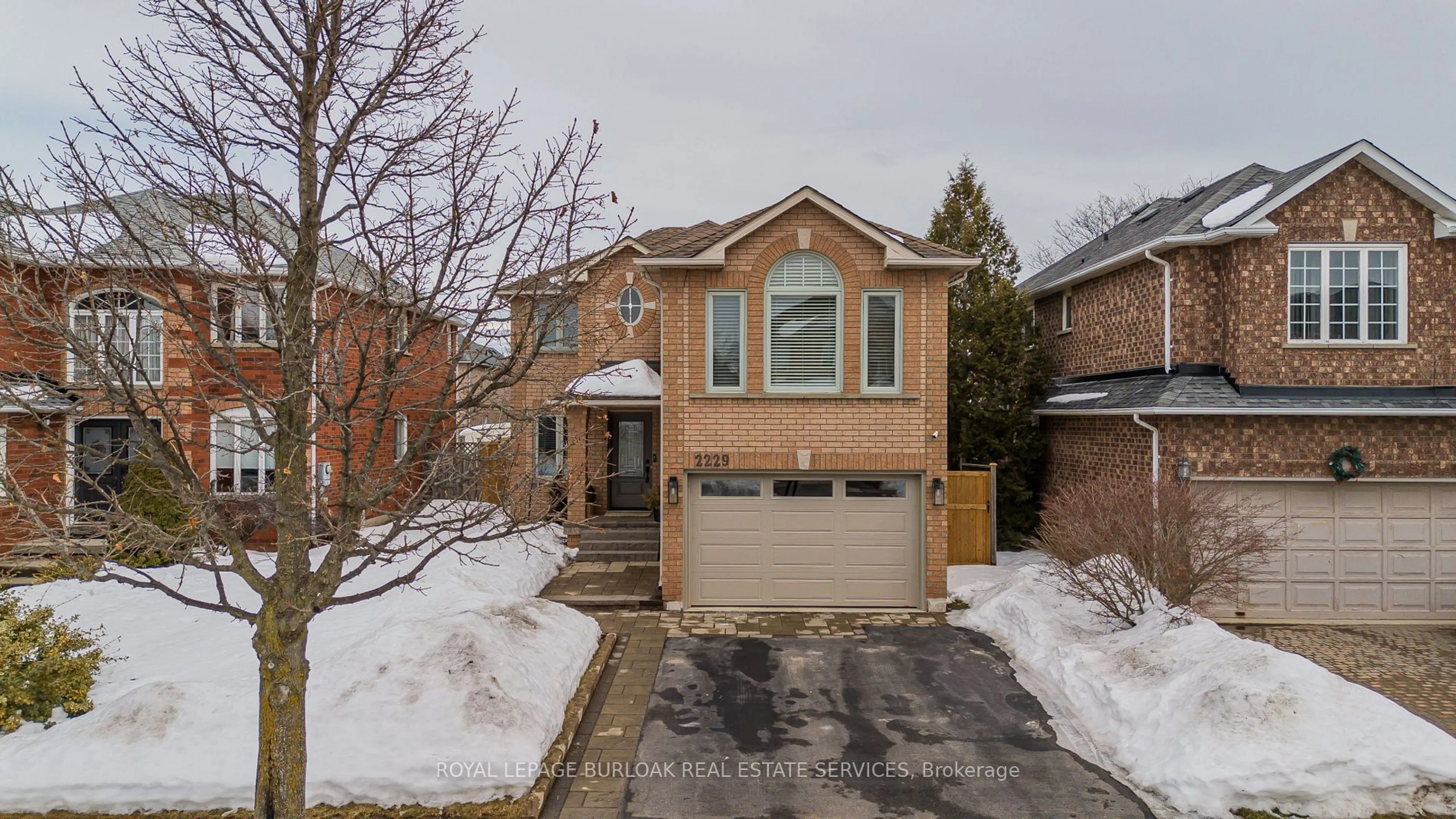 Home with brick exterior material, street for 2229 Fourth Line, Oakville Ontario L6M 3M2