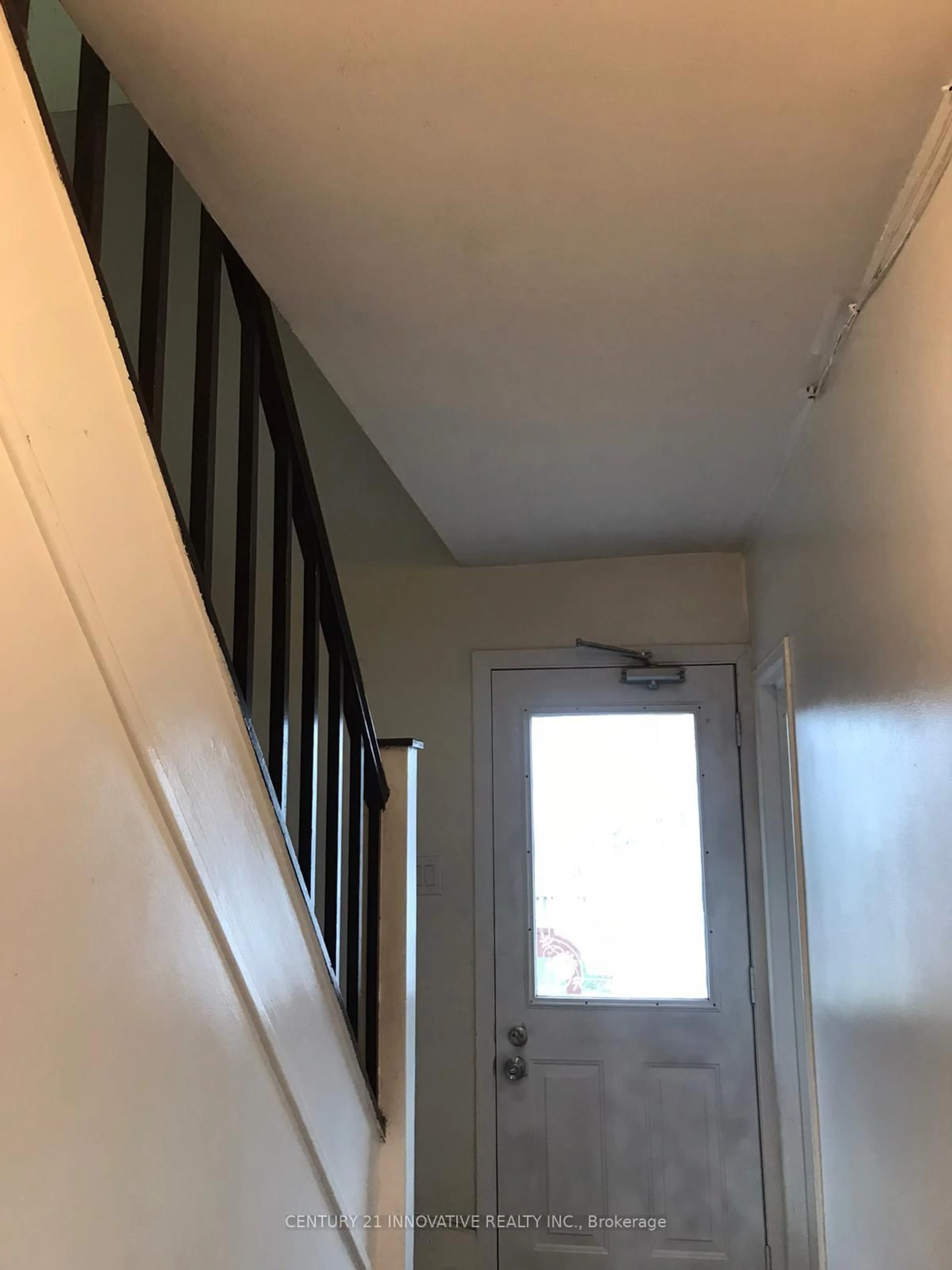 Stairs for 3233 Etude Dr, Mississauga Ontario L4T 1S9