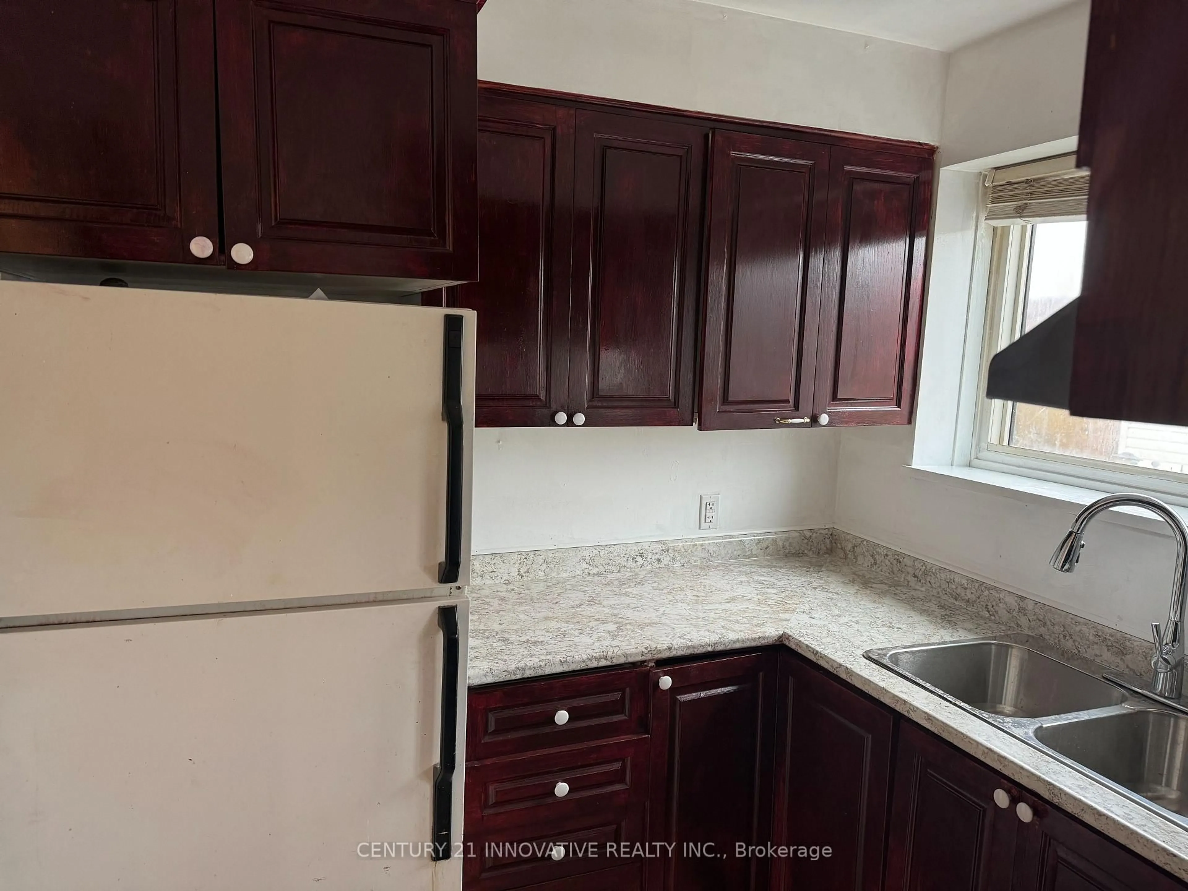 Standard kitchen, unknown for 3233 Etude Dr, Mississauga Ontario L4T 1S9