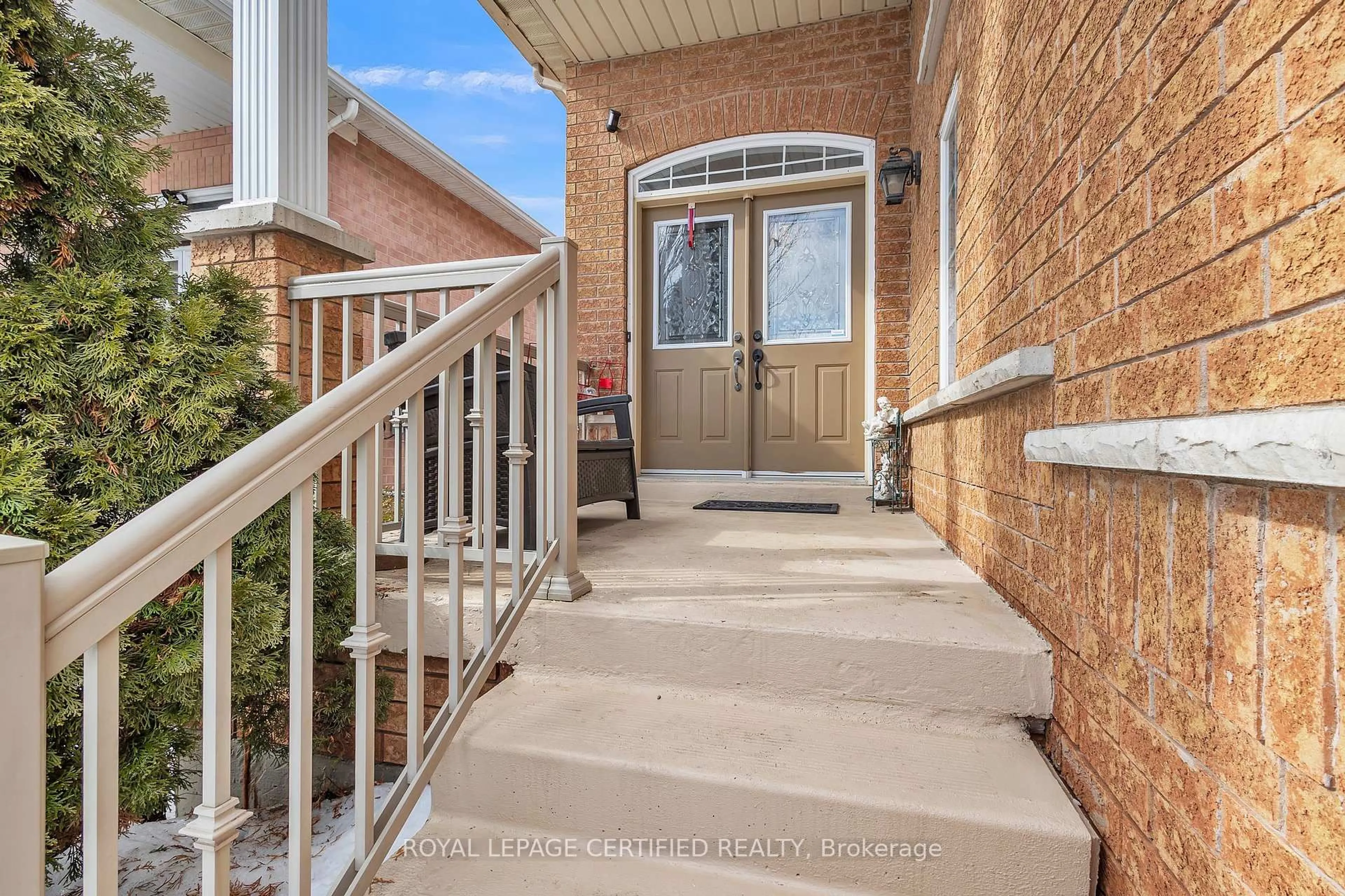 Indoor entryway for 38 Dwellers Rd, Brampton Ontario L6X 5C1