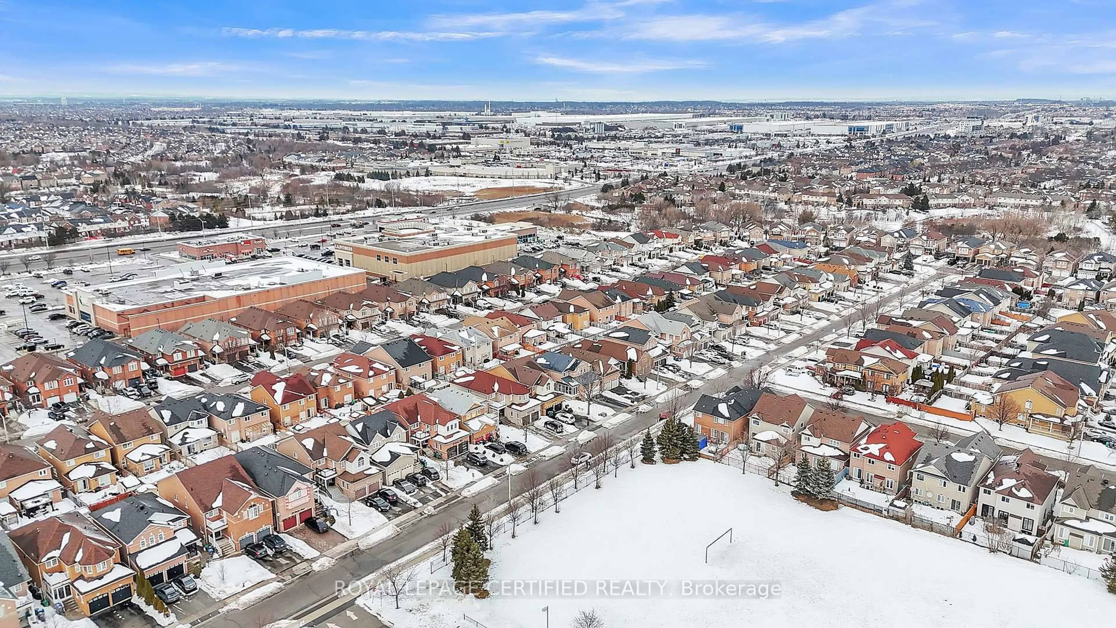 A pic from outside/outdoor area/front of a property/back of a property/a pic from drone, street for 38 Dwellers Rd, Brampton Ontario L6X 5C1