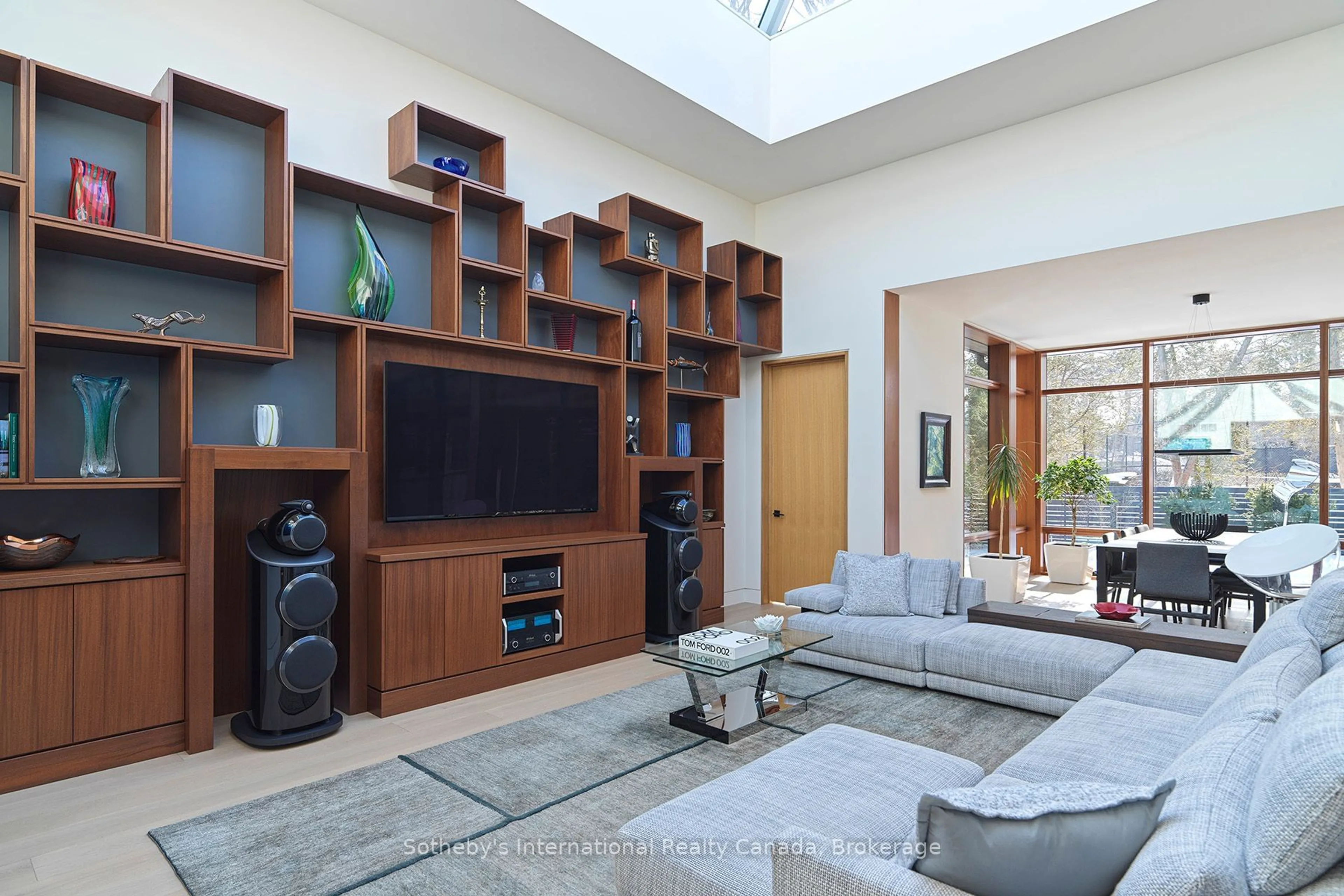 Home theater for 116 Chartwell Rd, Oakville Ontario L6J 3Z6