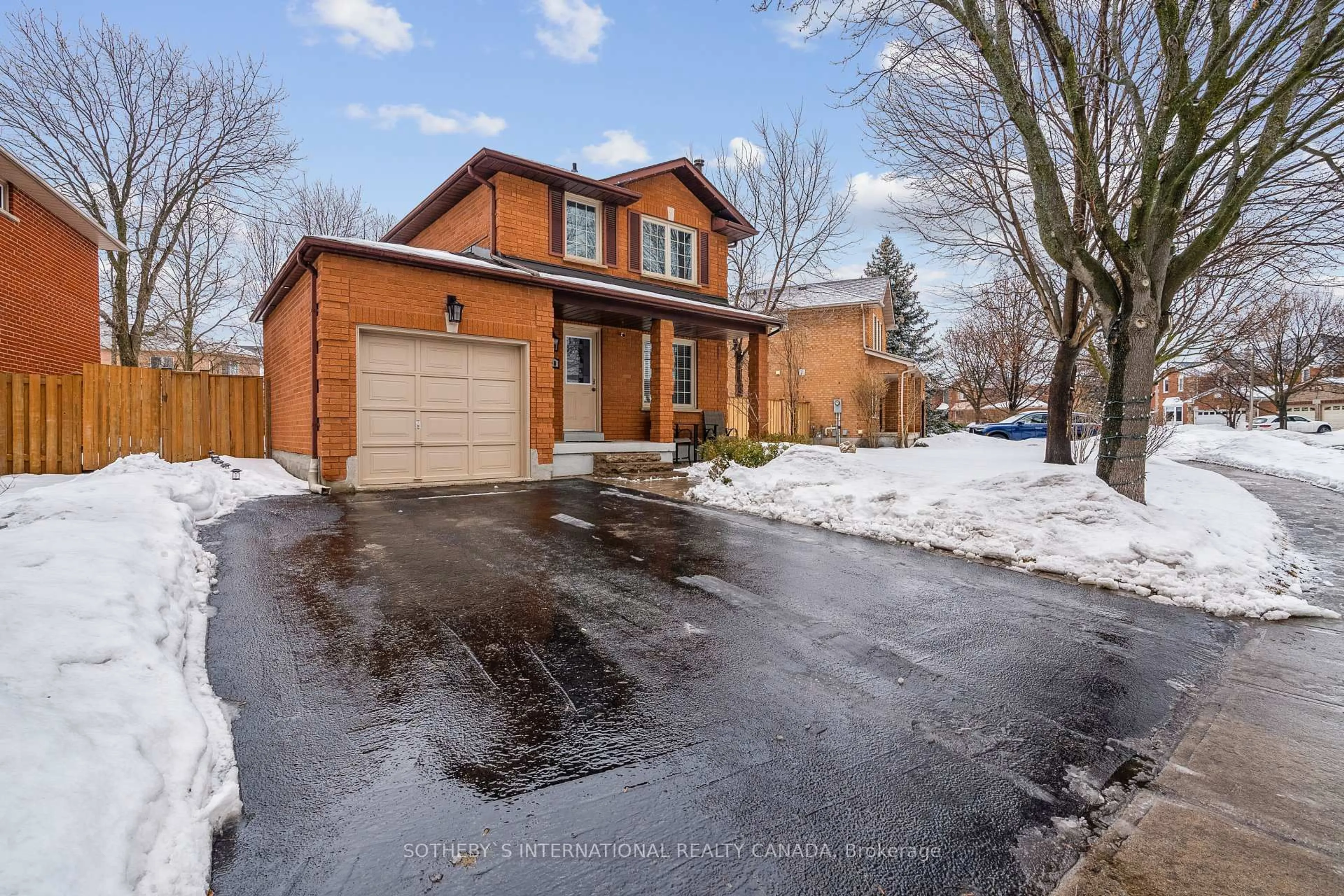 Home with brick exterior material, street for 1400 Cobbler Lane, Oakville Ontario L6M 3C1