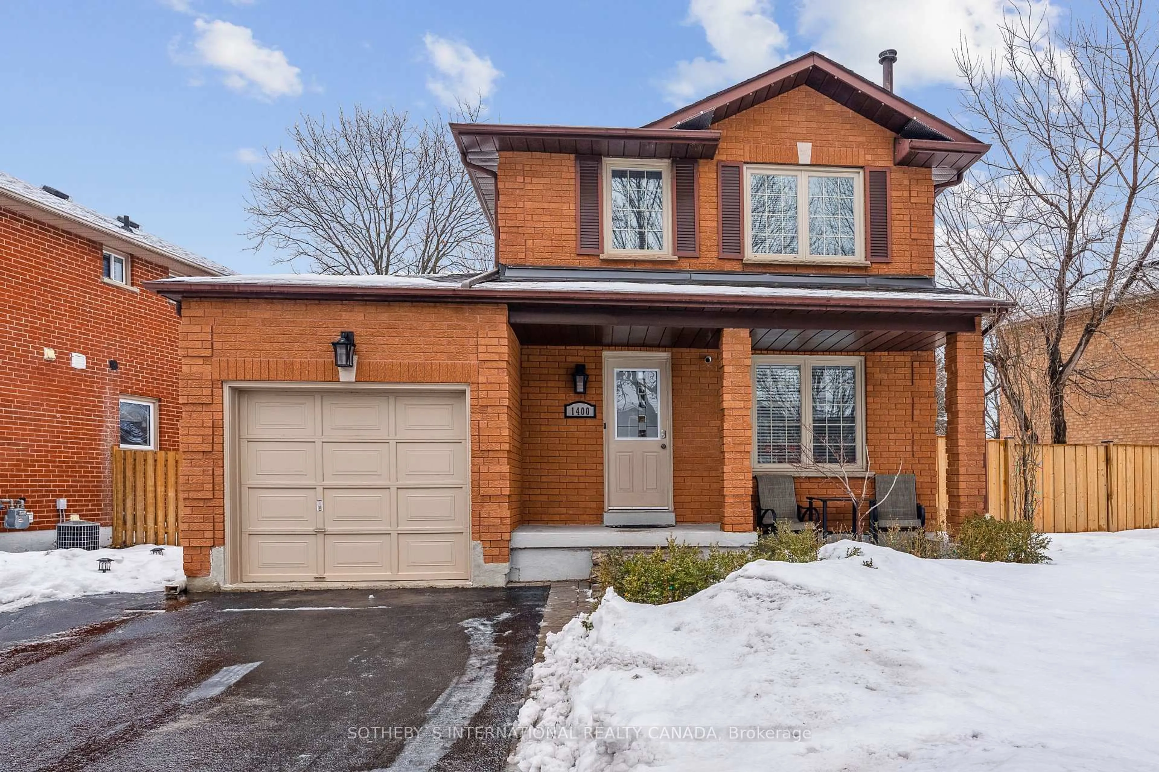 Home with brick exterior material, street for 1400 Cobbler Lane, Oakville Ontario L6M 3C1