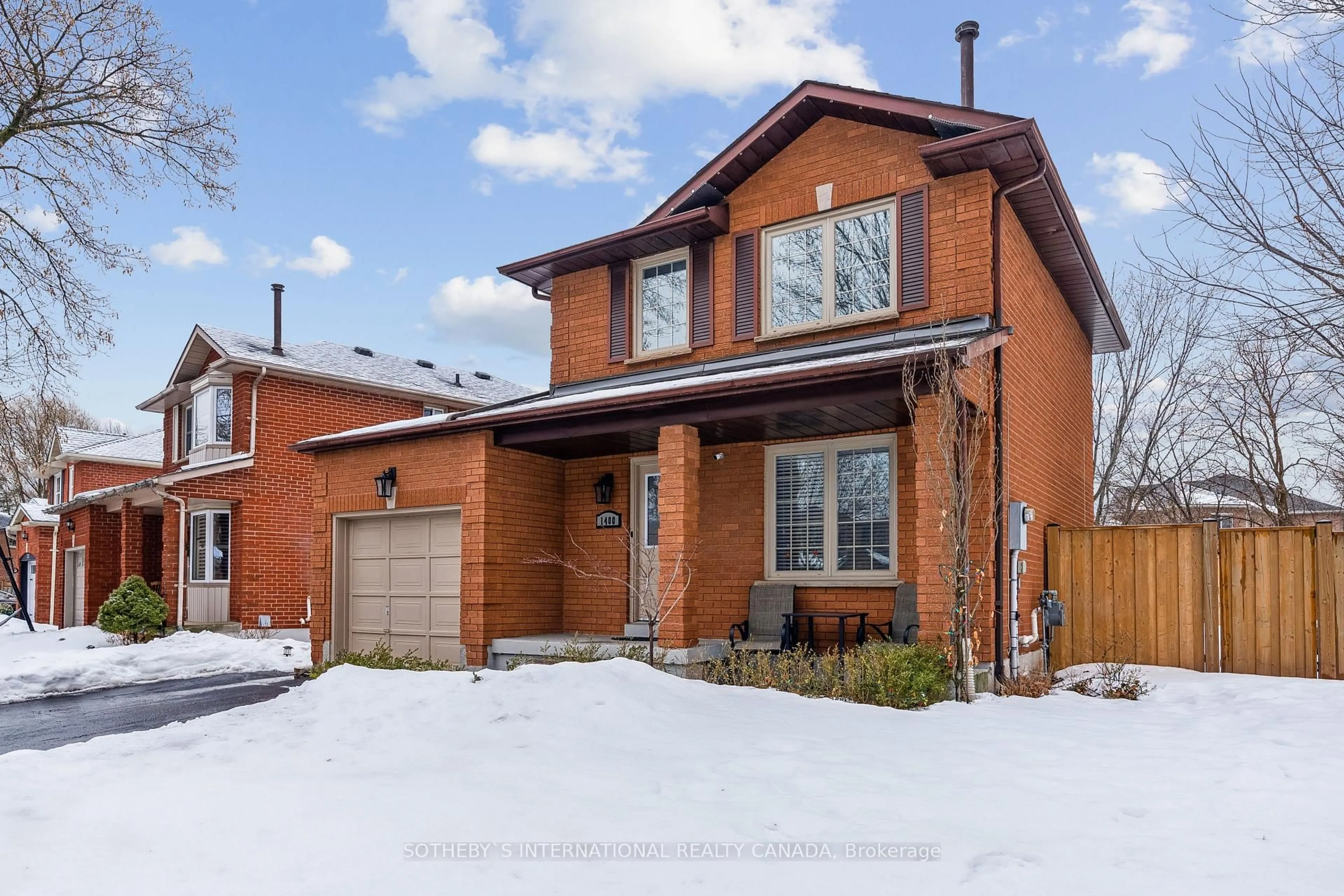 Home with brick exterior material, street for 1400 Cobbler Lane, Oakville Ontario L6M 3C1