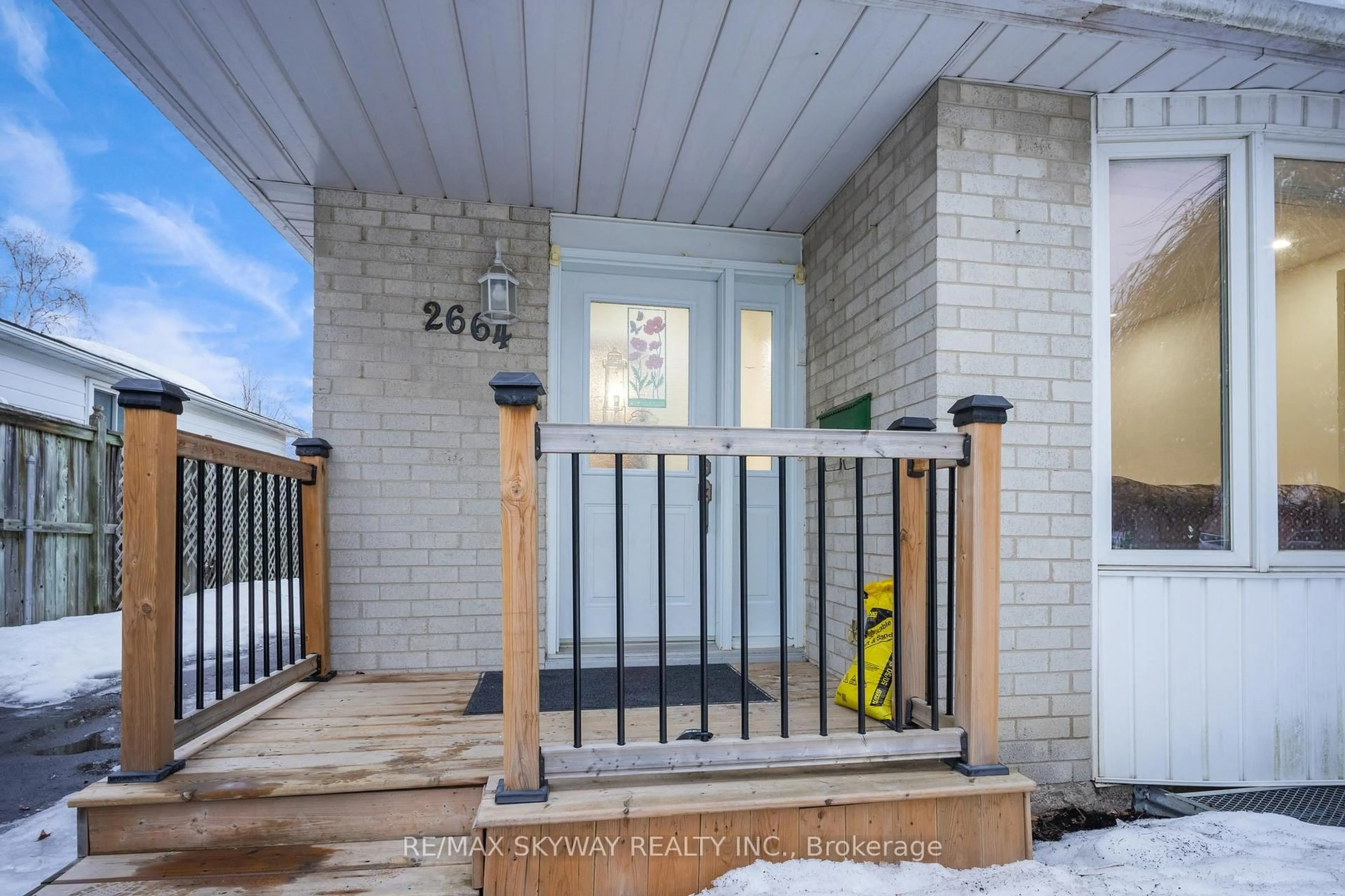 Indoor entryway for 2664 Widemarr Rd, Mississauga Ontario L5J 1M3