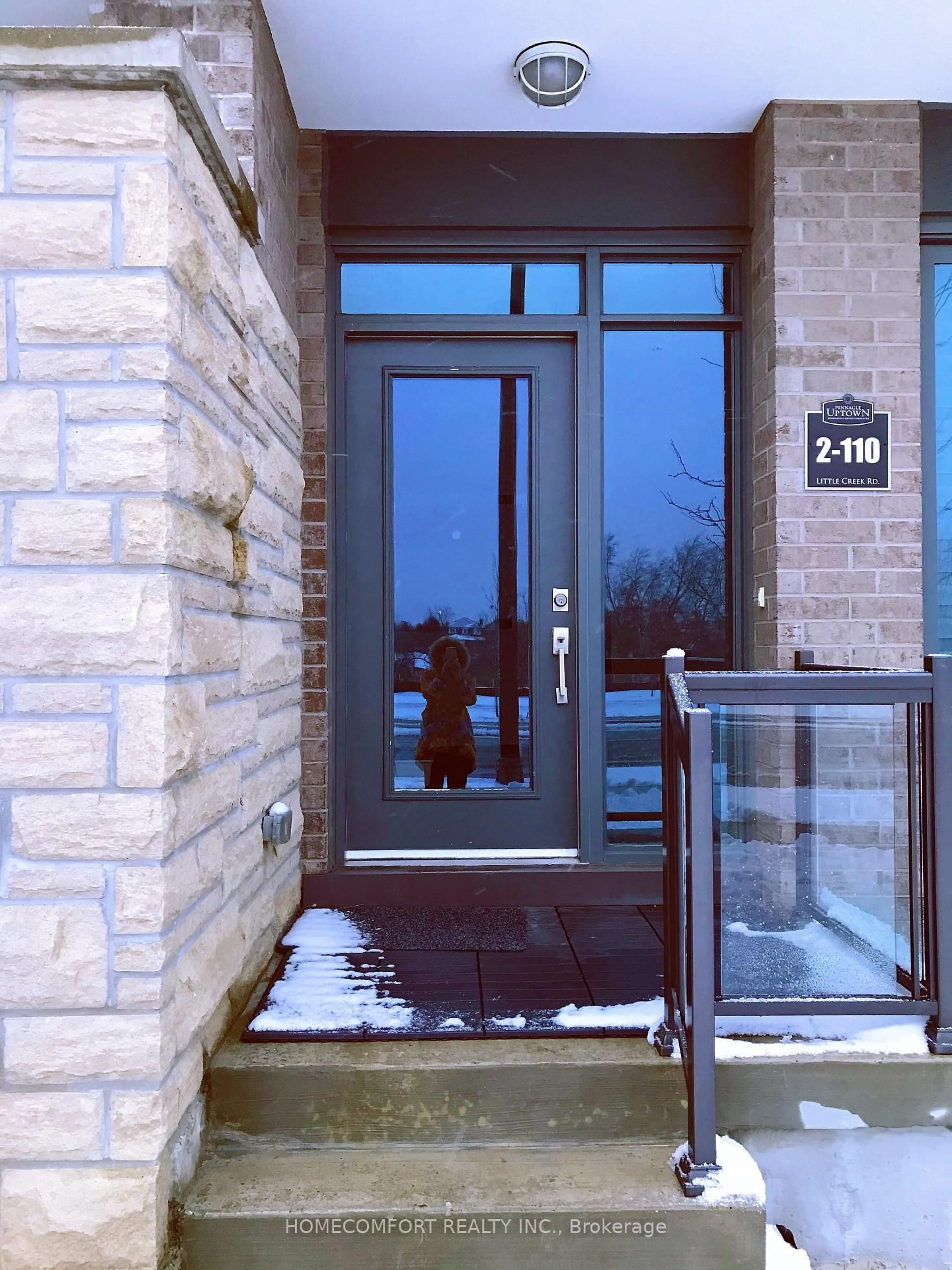 Indoor entryway for 110 Little Creek Rd #2, Mississauga Ontario L5R 0E9