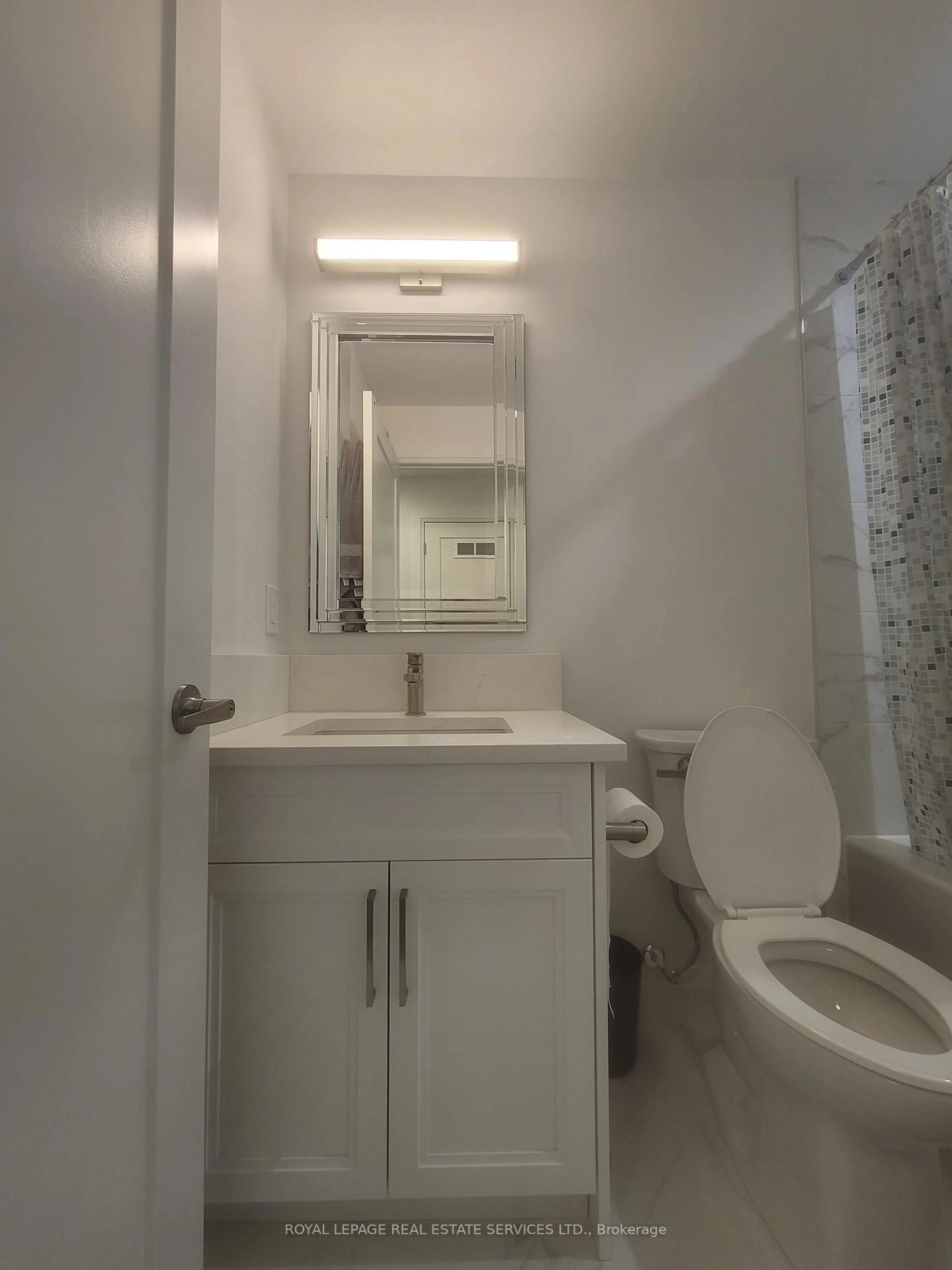 Standard bathroom, floor is not visible for 500 Brock Ave #409, Burlington Ontario L7S 0A5