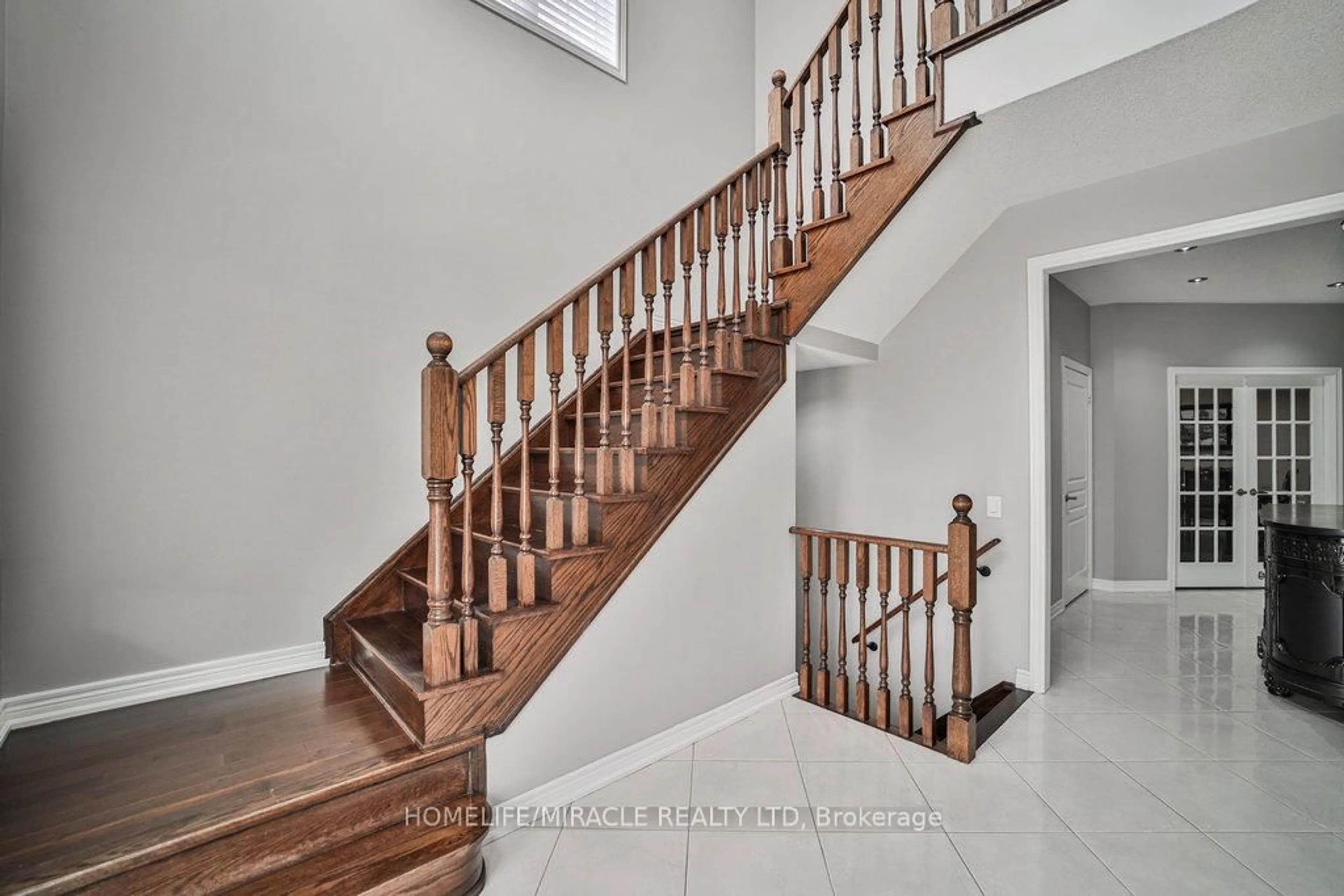 Stairs for 15 Fieldstone Lane, Caledon Ontario L7C 3Y8