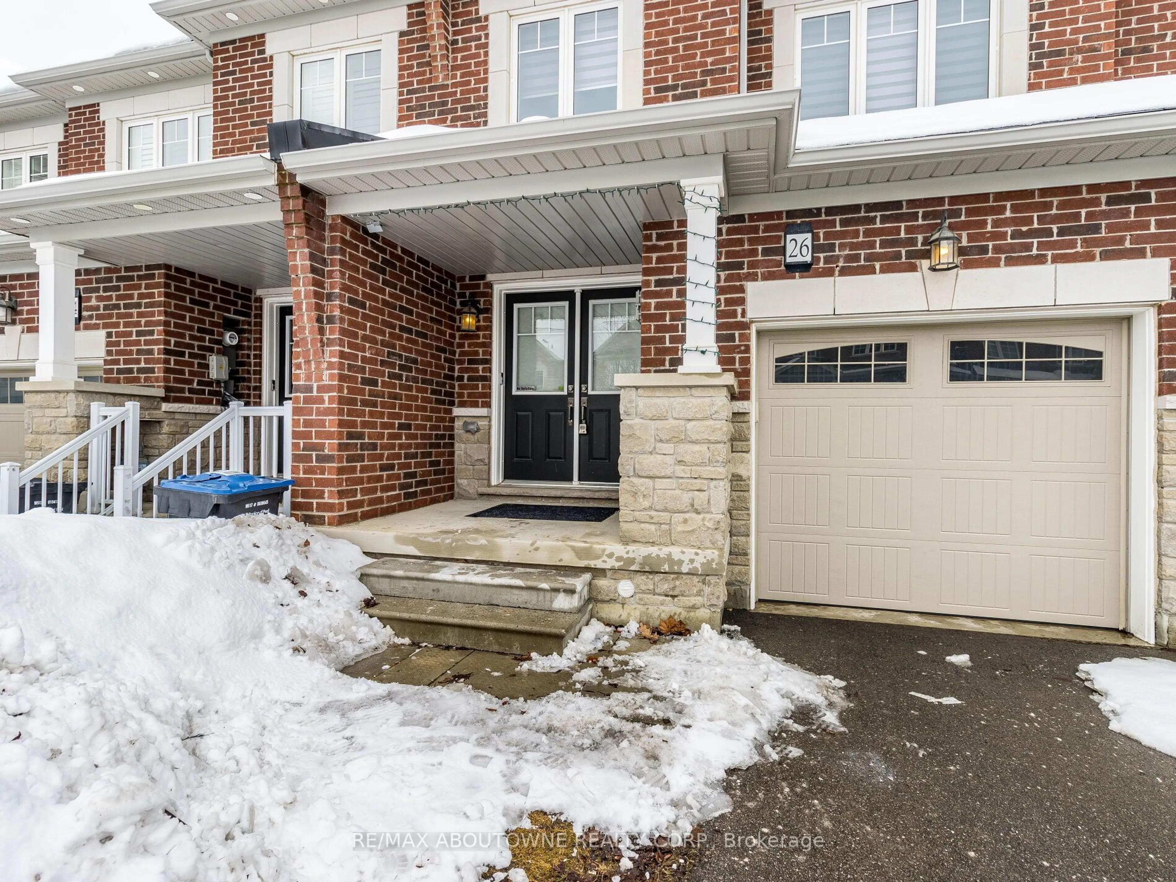 Indoor entryway for 26 Hoover Rd, Brampton Ontario L7A 4N4