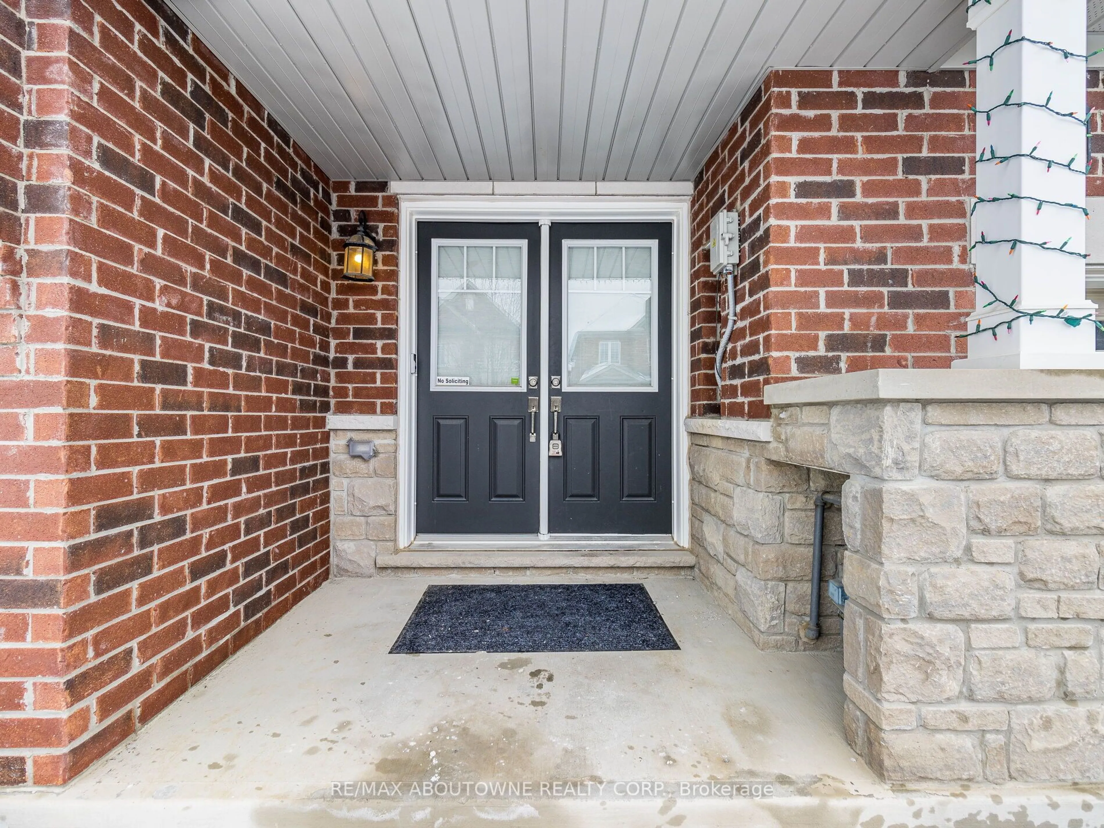 Indoor entryway for 26 Hoover Rd, Brampton Ontario L7A 4N4