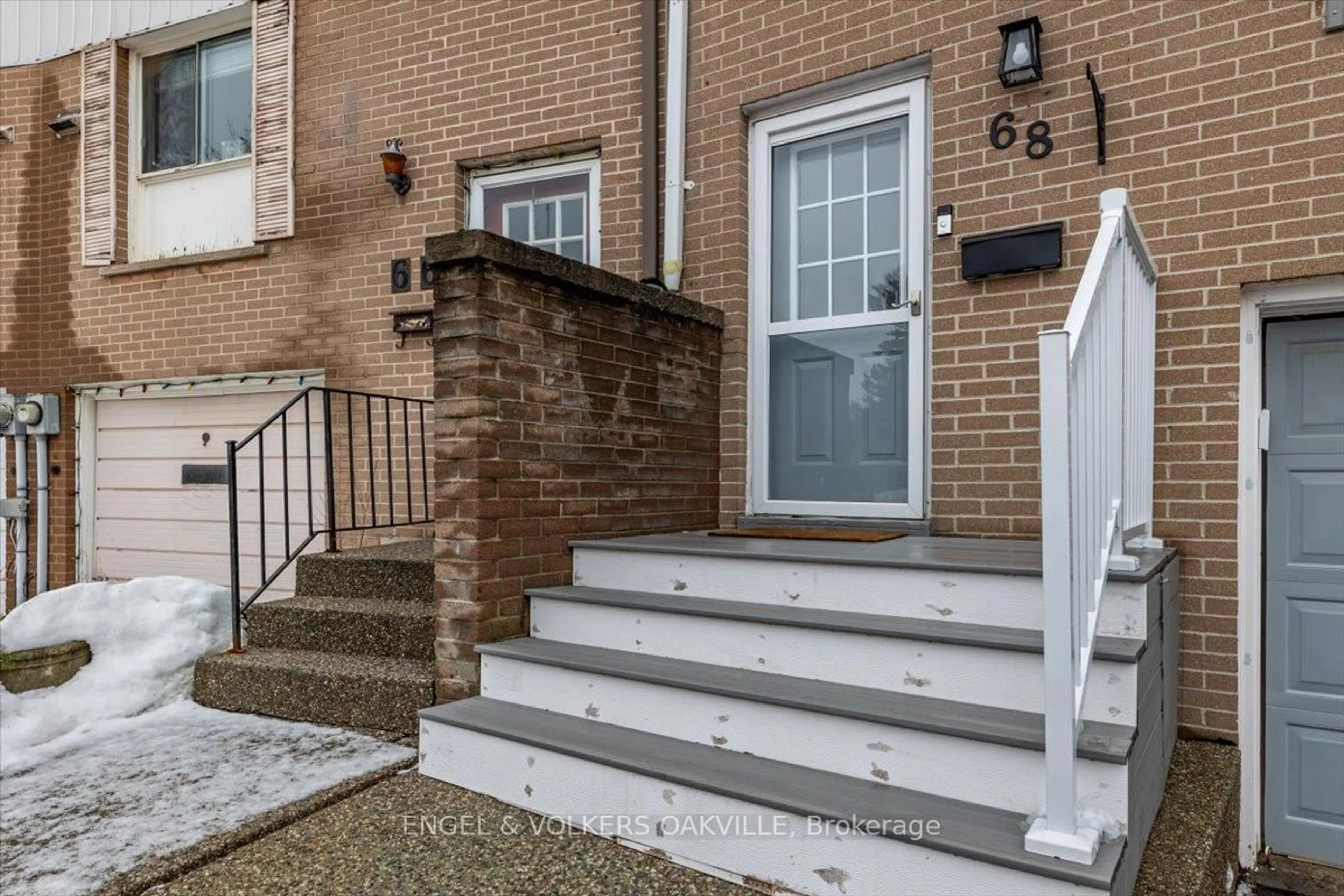 Stairs for 68 Onslow Crt, Oakville Ontario L6H 1J2