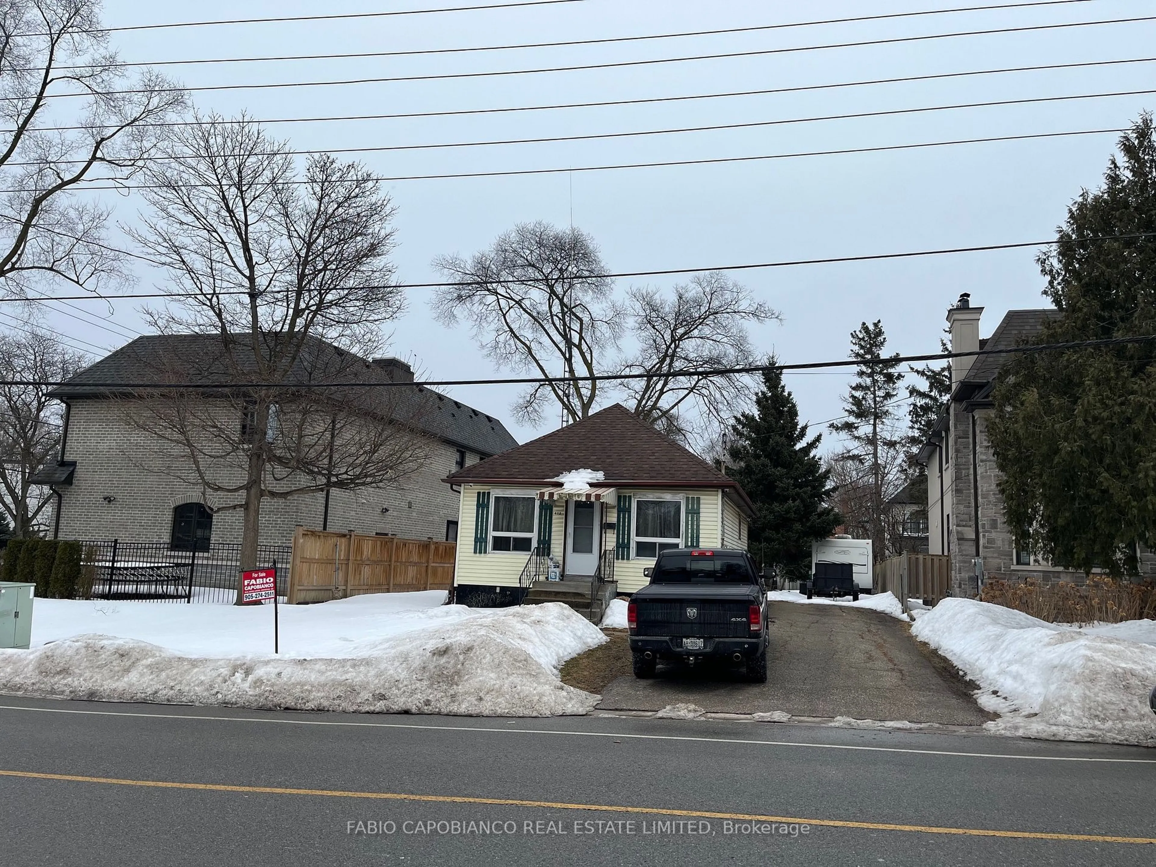 Blurry image for 412 Atwater Ave, Mississauga Ontario L5G 2A3