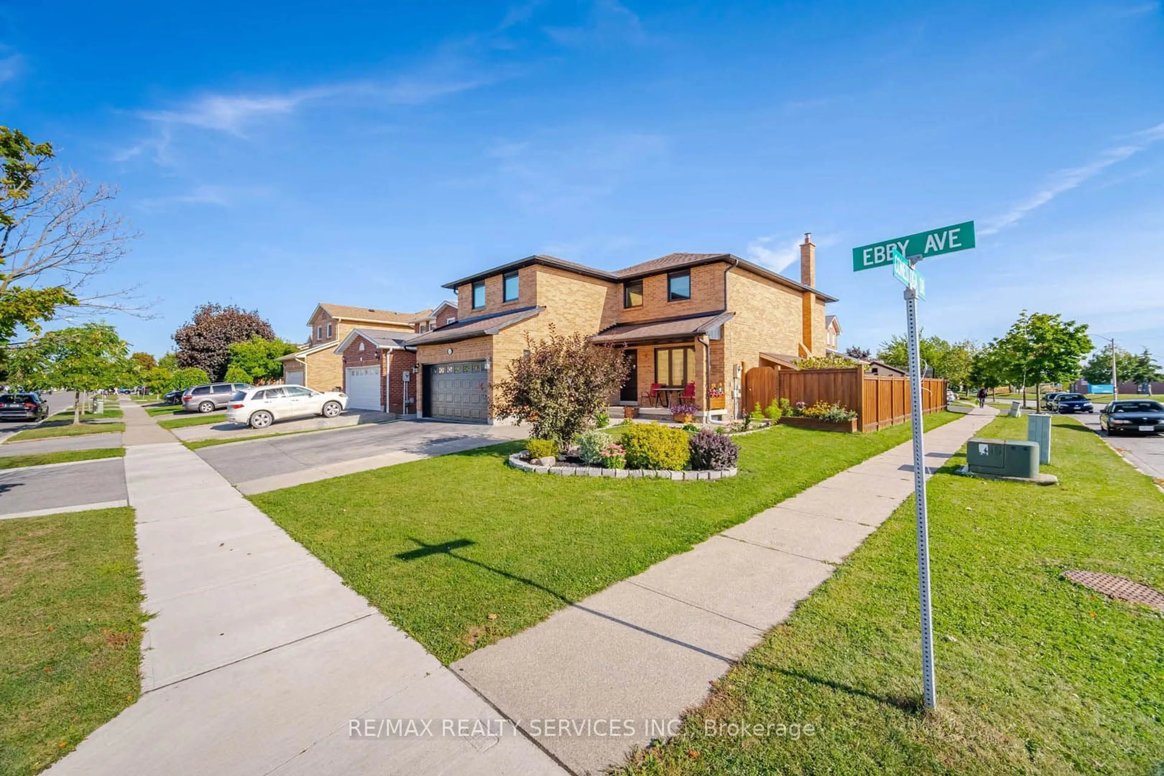 A pic from outside/outdoor area/front of a property/back of a property/a pic from drone, street for 2 Ebby Ave, Brampton Ontario L6Z 3M3