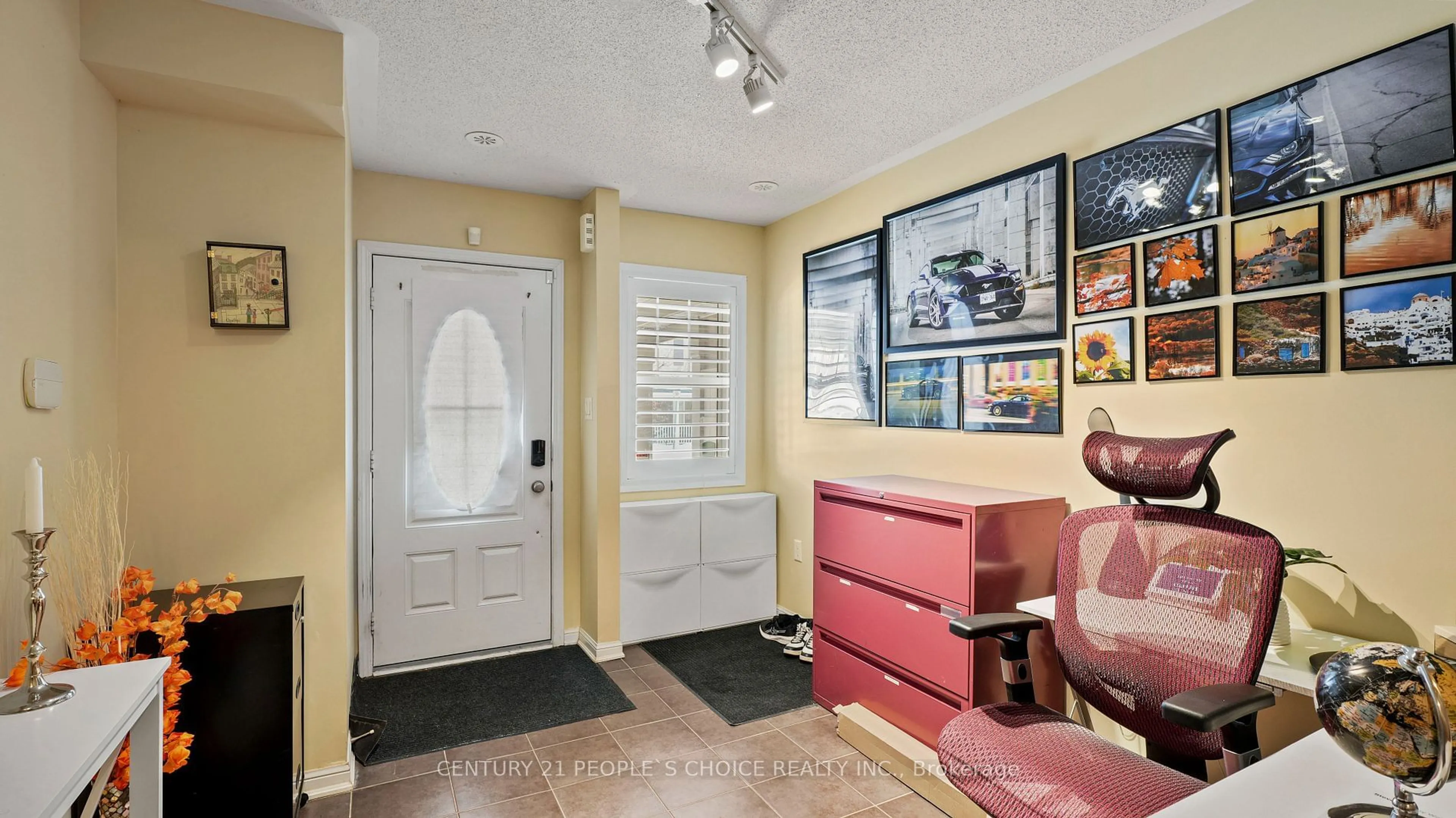 Indoor entryway for 897 Willingdon Cres, Milton Ontario L9T 0Z7