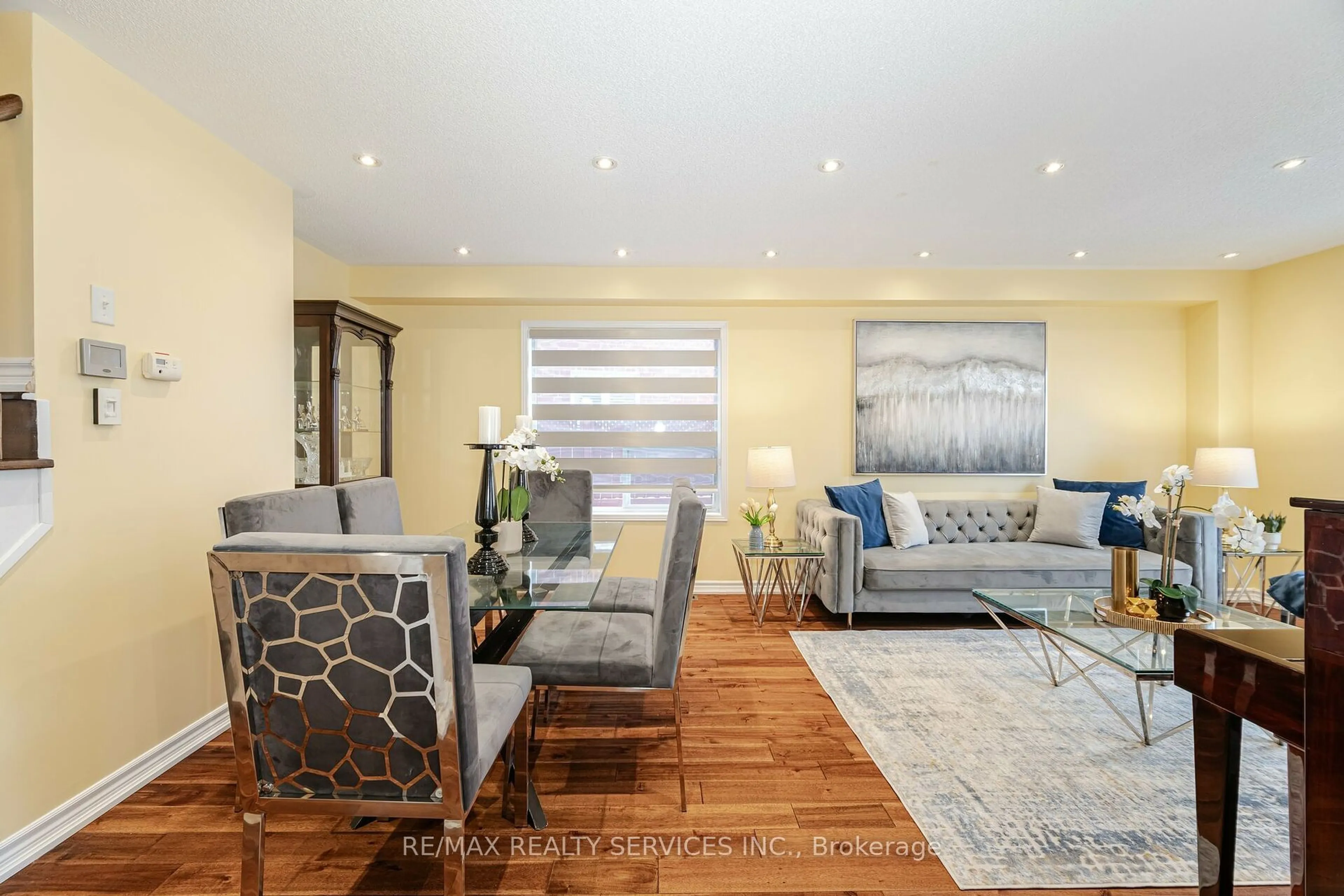 Living room with furniture, wood/laminate floor for 64 Edenbrook Hill Dr, Brampton Ontario L7A 2N5