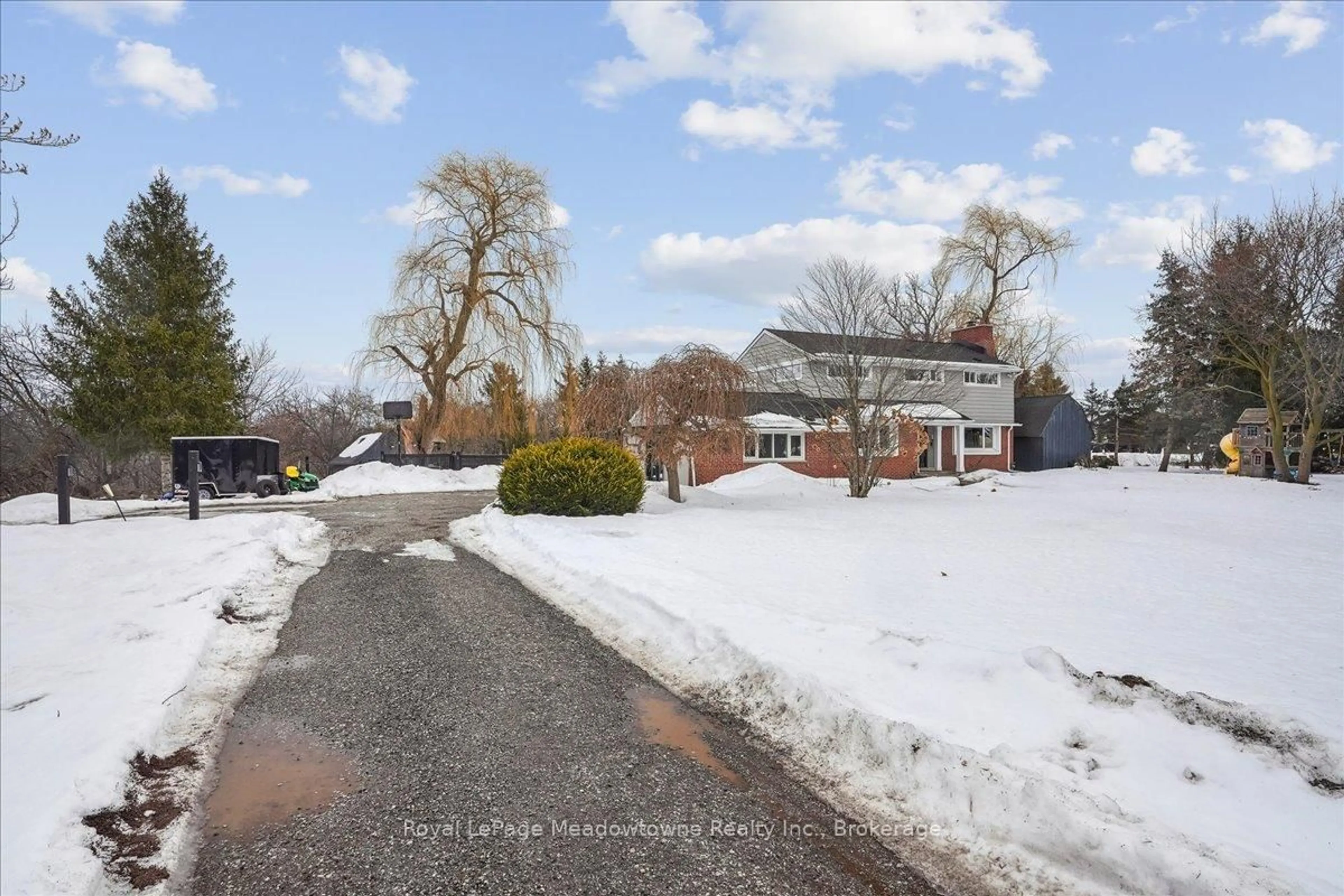 A pic from outside/outdoor area/front of a property/back of a property/a pic from drone, street for 12840 Britannia Rd, Milton Ontario L9E 0V3